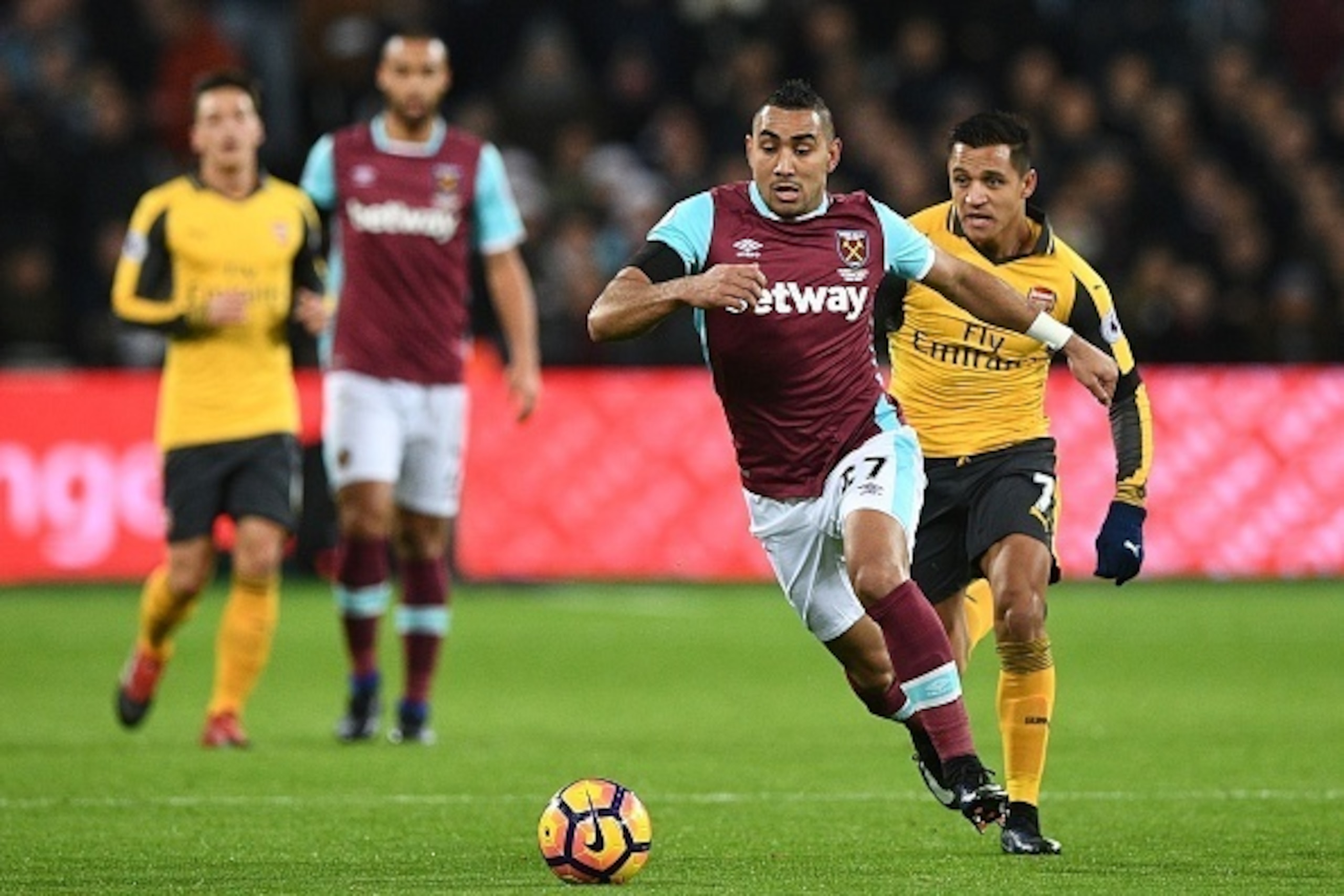West Ham United's French midfielder Dimitri Payet runs with the ball during the English Premier League football match between West Ham United and Arsenal at The London Stadium, in east London on December 3, 2016. / AFP / Justin TALLIS / RESTRICTED TO EDIT