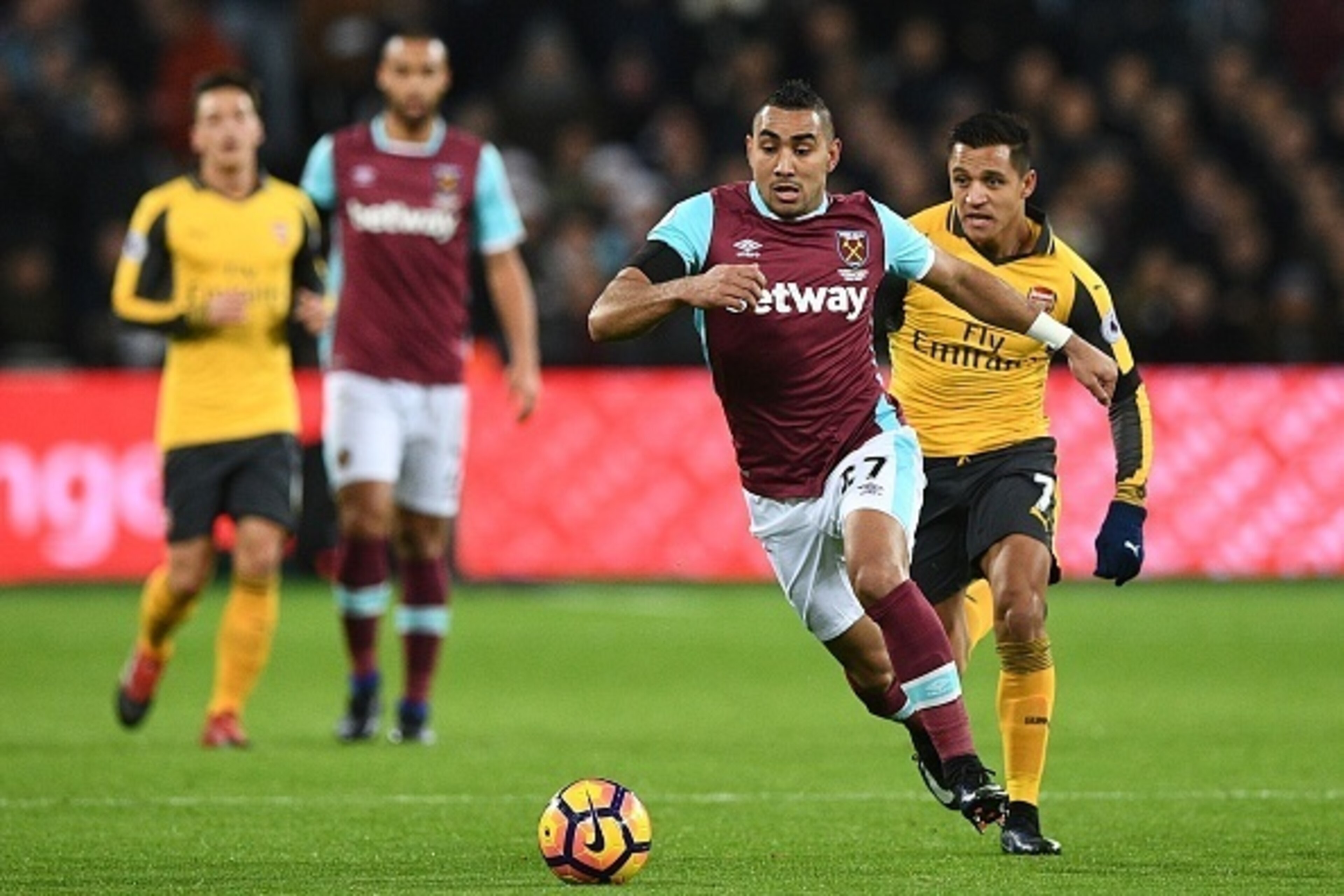 West Ham United's French midfielder Dimitri Payet runs with the ball during the English Premier League football match between West Ham United and Arsenal at The London Stadium, in east London on December 3, 2016. / AFP / Justin TALLIS / RESTRICTED TO EDIT