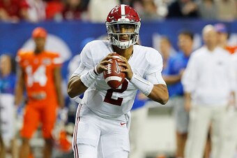 ATLANTA, GA - DECEMBER 03:  Jalen Hurts #2 of the Alabama Crimson Tide looks to pass in the first quarter against the Florida Gators during the SEC Championship game at the Georgia Dome on December 3, 2016 in Atlanta, Georgia.  (Photo by Kevin C. Cox/Gett