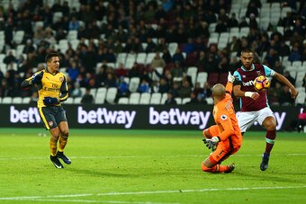 LONDON, ENGLAND - DECEMBER 03:  Alexis Sanchez of Arsenal beats goalkeeper Darren Randolph of West Ham United as he scores his team's fifth goal and completes his hat trick during the Premier League match between West Ham United and Arsenal at London Stad