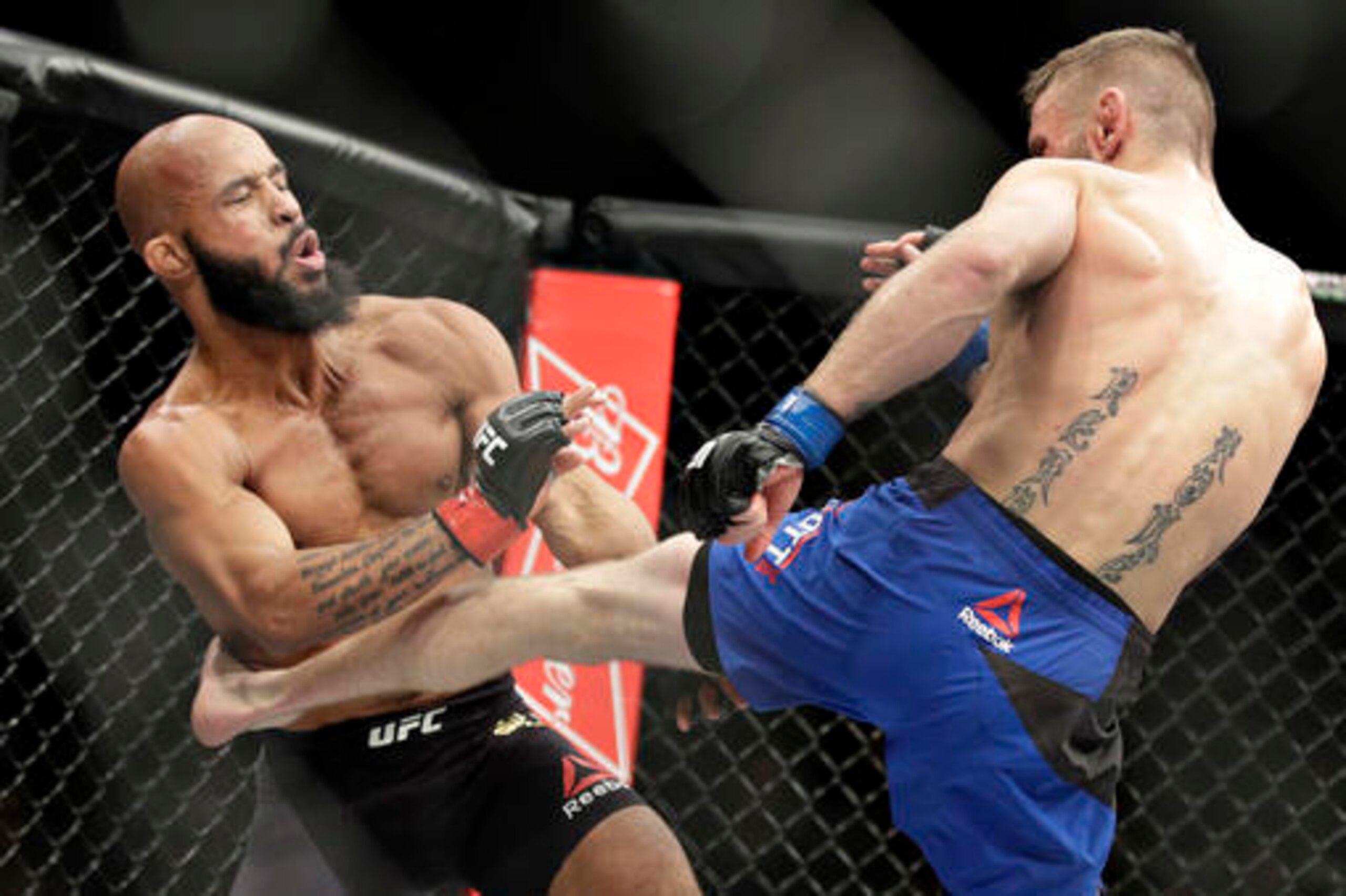 Elliott had his moments against Johnson in the first round.