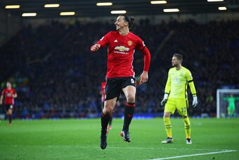 LIVERPOOL, ENGLAND - DECEMBER 04:  Zlatan Ibrahimovic of Manchester United looks on as he beats Maarten Stekelenburg of Everton (22) as he scores their first goal during the Premier League match between Everton and Manchester United at Goodison Park on De