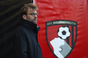 BOURNEMOUTH, ENGLAND - DECEMBER 04:  Jurgen Klopp manager of Liverpool looks on prior to the Premier League match between AFC Bournemouth and Liverpool at Vitality Stadium on December 4, 2016 in Bournemouth, England.  (Photo by Bryn Lennon/Getty Images)