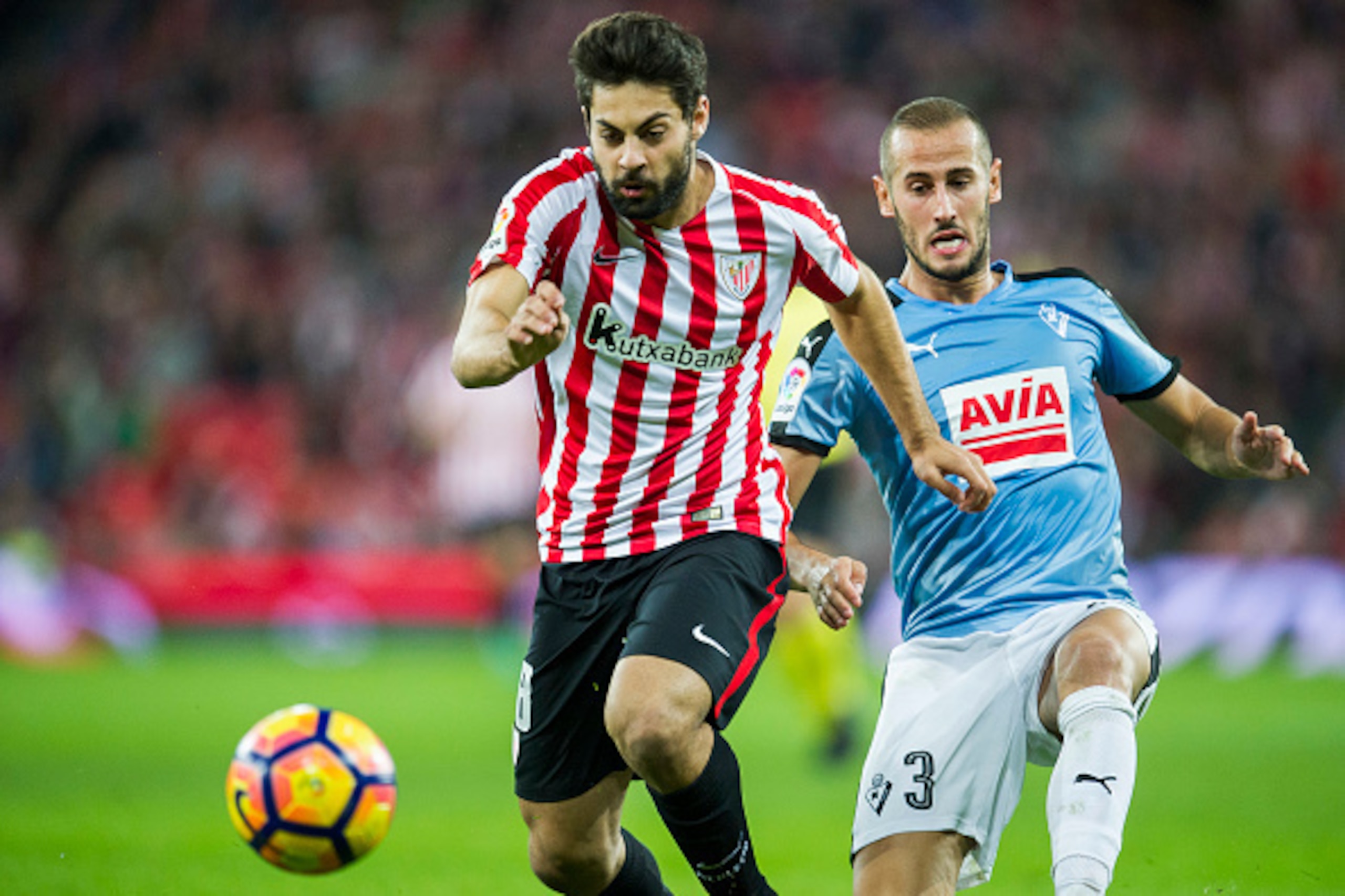 BILBAO, SPAIN - DECEMBER 04: Alejandro Galvez of SD Eibar competes for the ball with Asier Villalibre of Athletic Club during the La Liga match between Athletic Club Bilbao and SD Eibar at San Mames Stadium on December 4, 2016 in Bilbao, Spain. (Photo by BILBAO, SPAIN - DECEMBER 04: Alejandro Galvez of SD Eibar competes for the ball with Asier Villalibre of Athletic Club during the La Liga match between Athletic Club Bilbao and SD Eibar at San Mames Stadium on December 4, 2016 in Bilbao, Spain. (Photo by