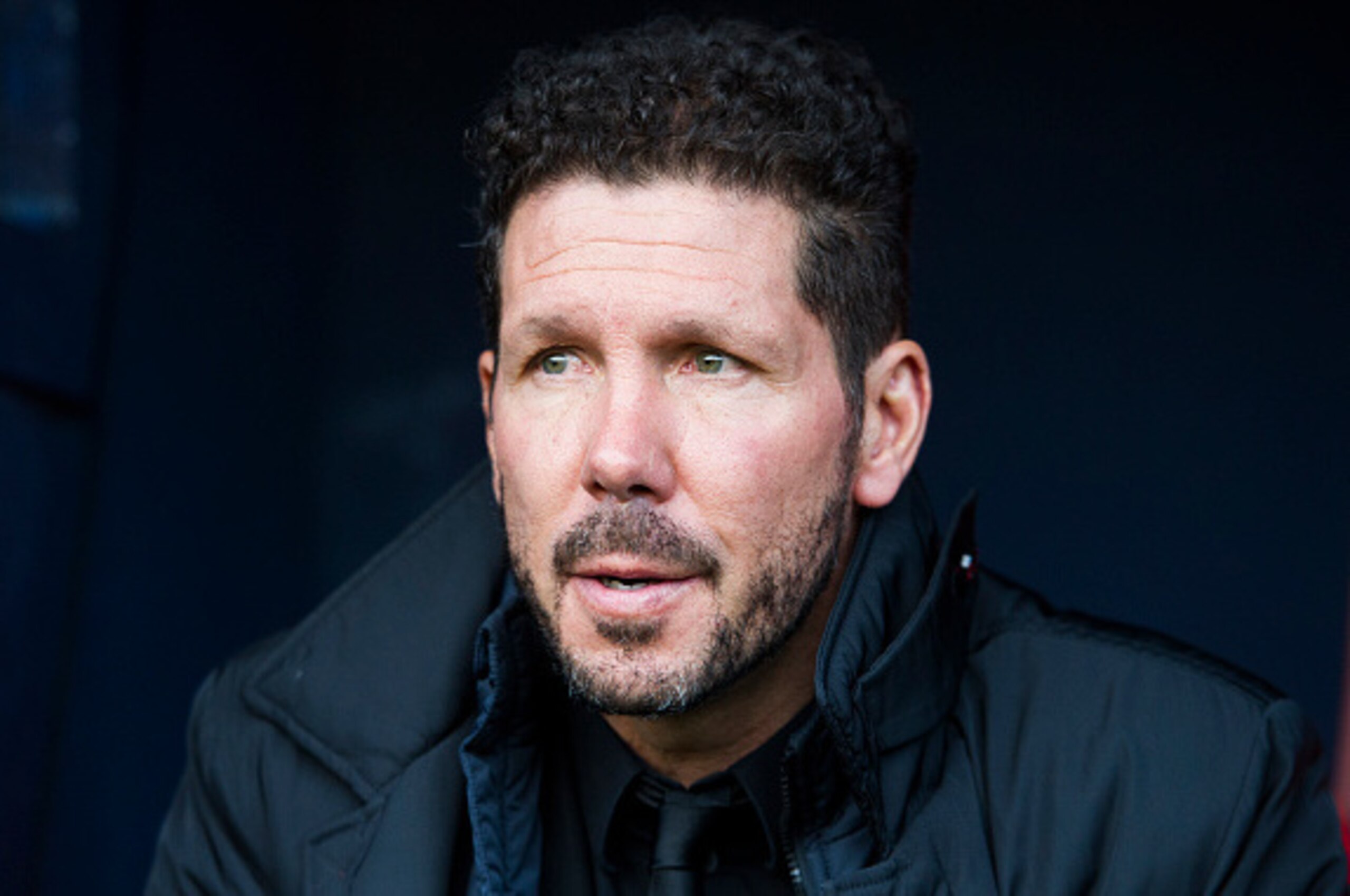 PAMPLONA, SPAIN - NOVEMBER 27:  Head coach Diego Simeone of Atletico Madrid looks on prior to the start the La Liga match between CA Osasuna and Atletico Madrid at Estadio Reyno de Navarra on November 27, 2016 in Pamplona, Spain.  (Photo by Juan Manuel Se