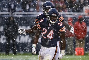 CHICAGO, IL - DECEMBER 04:   Jordan Howard #24 of the Chicago Bears reacts after scoring in the third quarter against the San Francisco 49ers at Soldier Field on December 4, 2016 in Chicago, Illinois.  (Photo by Jonathan Daniel/Getty Images)