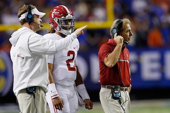 ATLANTA, GA - DECEMBER 03:  Head coach Nick Saban, and Offensive Coordinator Quarterbacks Lane Kiffin talk to Jalen Hurts #2 of the Alabama Crimson Tide in the second half against the Florida Gators during the SEC Championship game at the Georgia Dome on 