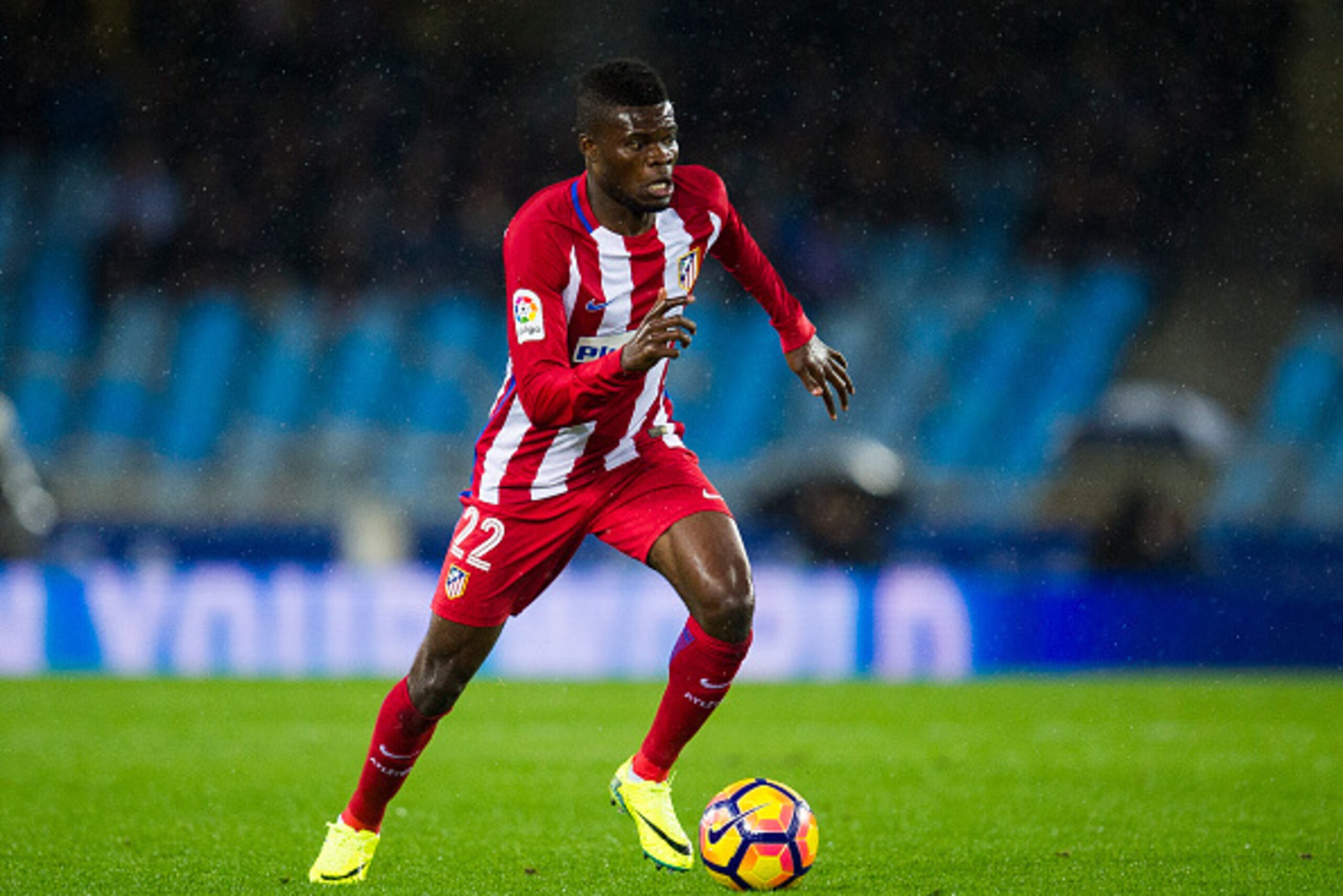 SAN SEBASTIAN, SPAIN - NOVEMBER 05: Thomas Partey of Atletico Madrid controls the ball during the La Liga match between Real Sociedad de Futbol and Atletico Madrid at Estadio Anoeta on November 5, 2016 in San Sebastian, Spain. (Photo by Juan Manuel Serr SAN SEBASTIAN, SPAIN - NOVEMBER 05: Thomas Partey of Atletico Madrid controls the ball during the La Liga match between Real Sociedad de Futbol and Atletico Madrid at Estadio Anoeta on November 5, 2016 in San Sebastian, Spain. (Photo by Juan Manuel Serr