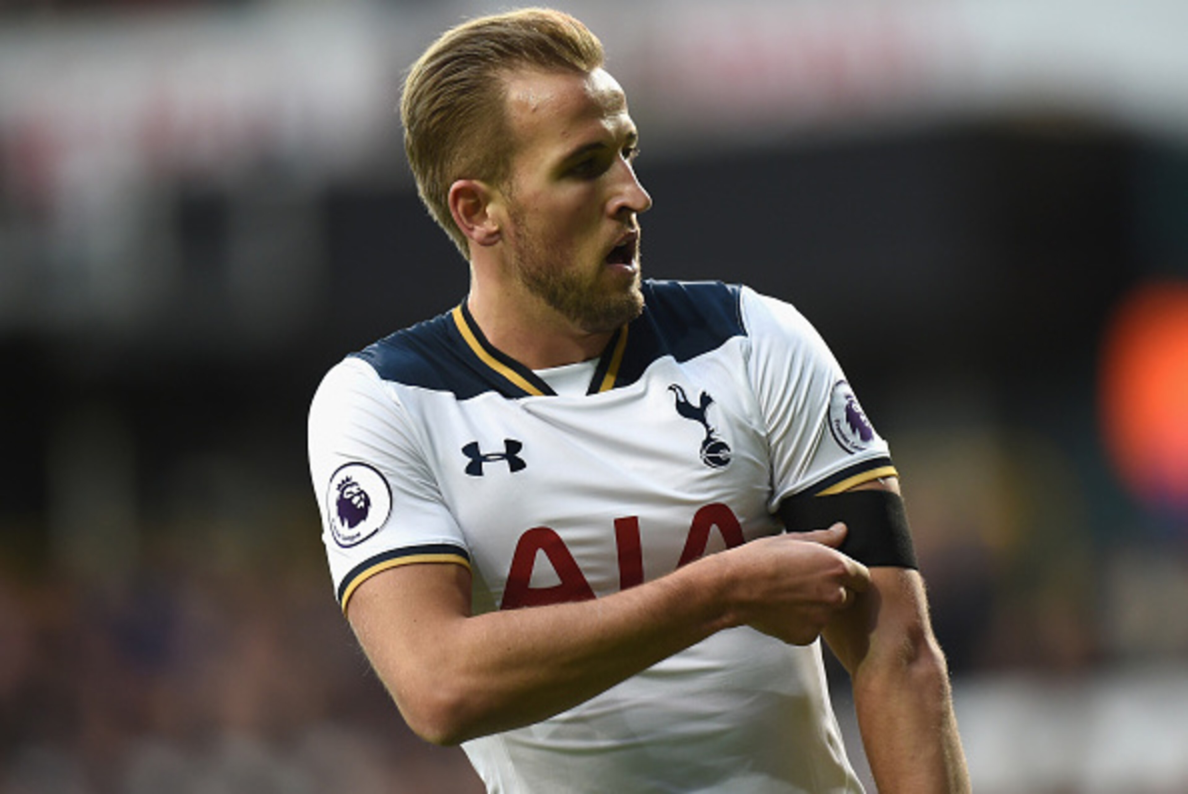 LONDON, ENGLAND - DECEMBER 03:  Harry Kane of Tottenham Hotspur wears a black armband out of respect for the victims of the Chapecoense Plane Crash during the Premier League match between Tottenham Hotspur and Swansea City at White Hart Lane on December 3