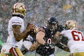 CHICAGO, IL - DECEMBER 04:  Mitch Unrein #98 of the Chicago Bears attempts to sack Quarterback Colin Kaepernick #7 of the San Francisco 49ers, but is held back by  Daniel Kilgore #67 in the third quarter at Soldier Field on December 4, 2016 in Chicago, Il
