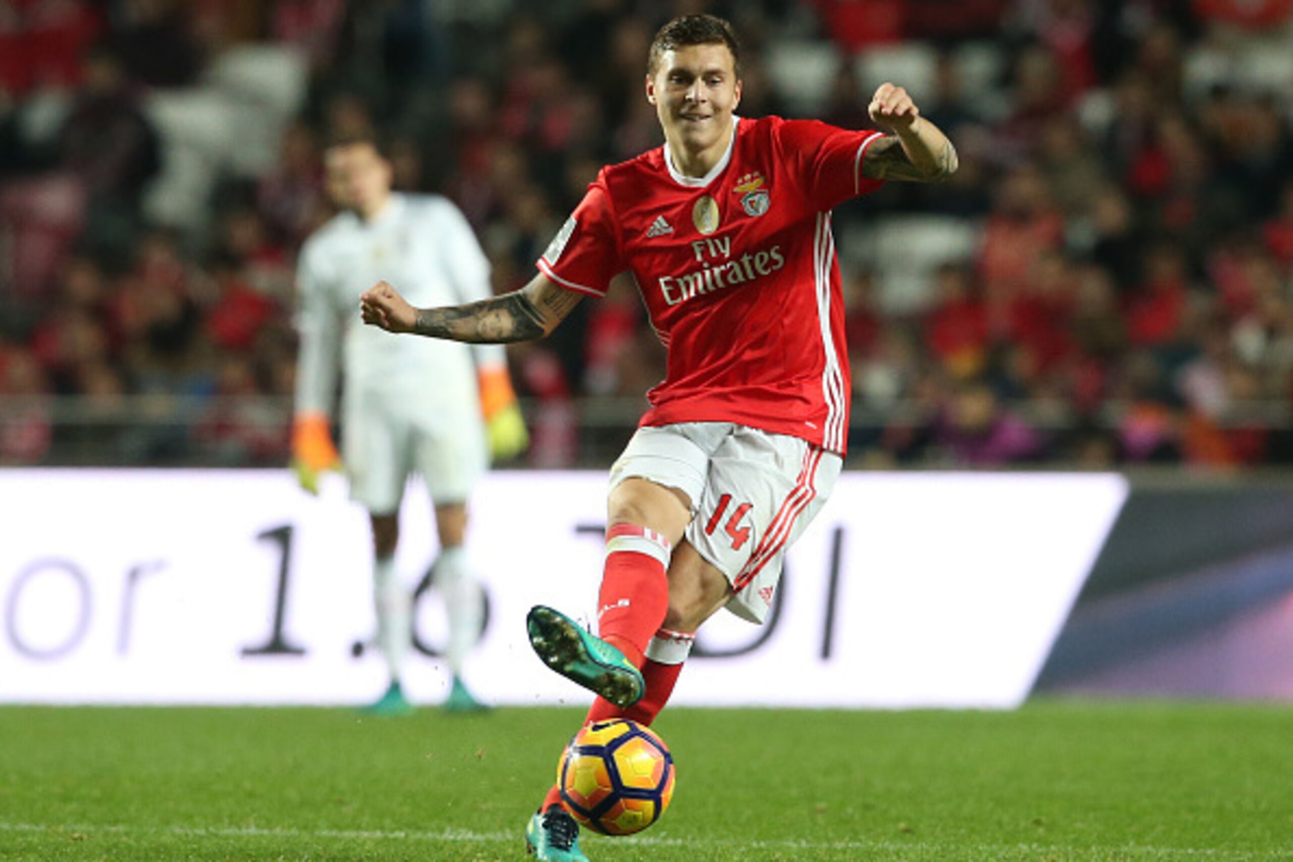 LISBON, PORTUGAL - NOVEMBER 27:  SL Benfica's defender from Sweden Victor Lindelof in action during the Primeira Liga match between SL Benfica and Moreirense FC at Estadio da Luz on November 27, 2016 in Lisbon, Portugal.  (Photo by Gualter Fatia/Getty Ima
