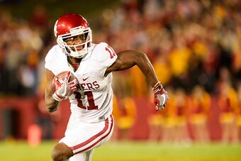 AMES, IA - NOVEMBER 03: Wide receiver Dede Westbrook #11 of the Oklahoma Sooners runs the ball after a catch in the second half of their game agaisnt the Iowa State Cyclones at Jack Trice Stadium on November 3, 2016 in Ames, Iowa. (Photo by Joshua Gateley