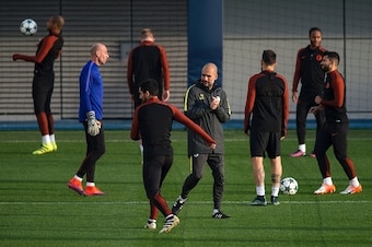 Manchester City's Spanish football coach Pep Guardiola (C) participates in a team training session at the City Football Academy in Manchester, northern England on October 31, 2016.  / AFP / OLI SCARFF        (Photo credit should read OLI SCARFF/AFP/Getty 