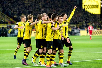 DORTMUND, GERMANY - NOVEMBER 19:  Pierre-Emerick Aubameyang of Borussia Dortmund celebrates with team mates after scoring his team's first goal during the Bundesliga match between Borussia Dortmund and Bayern Muenchen at Signal Iduna Park on November 19, 