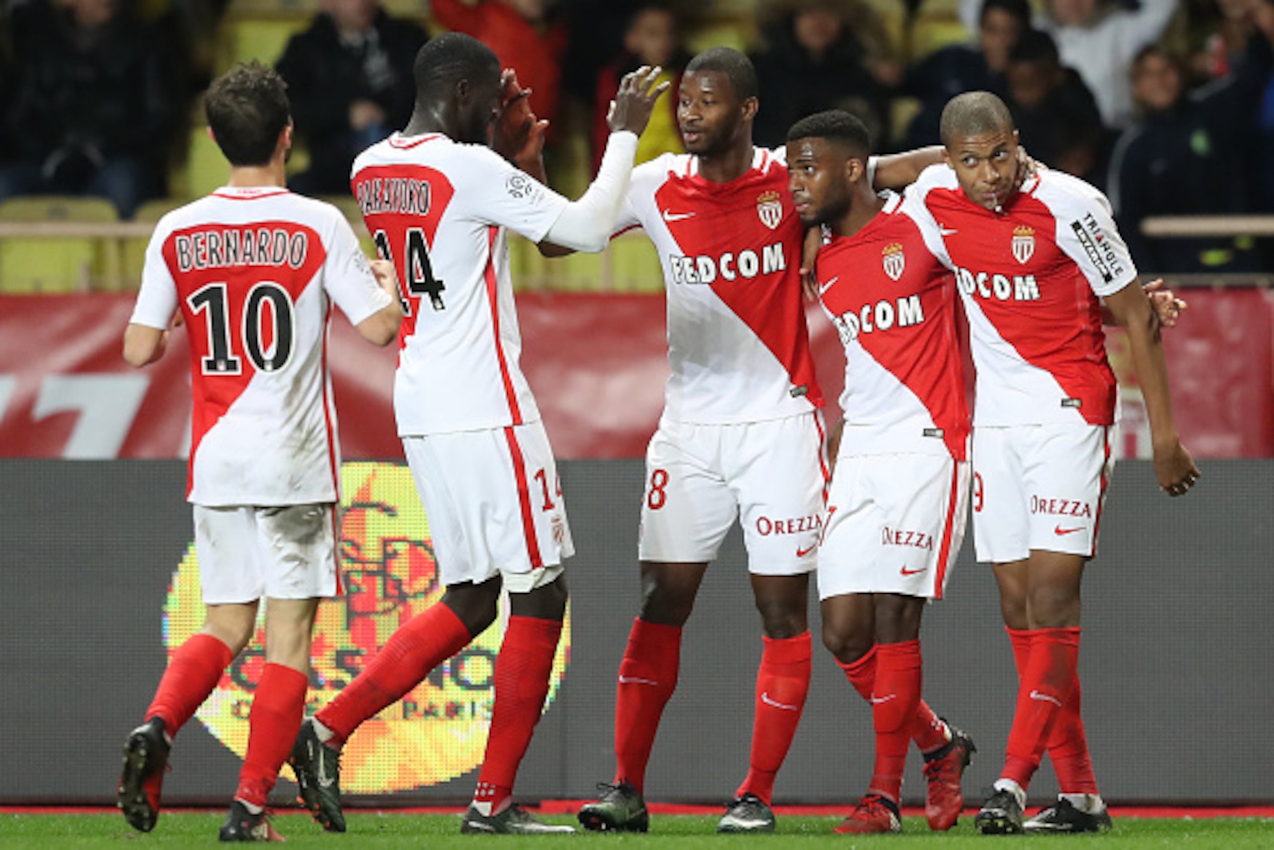 Monaco's French midfielder Thomas Lemar (2ndR) celebrates with teammates after scoring a goal during the French L1 football match Monaco (ASM) vs Bastia (SCB) on December 3, 2016 at the 'Louis II Stadium' in Monaco.   / AFP / VALERY HACHE        (Photo cr