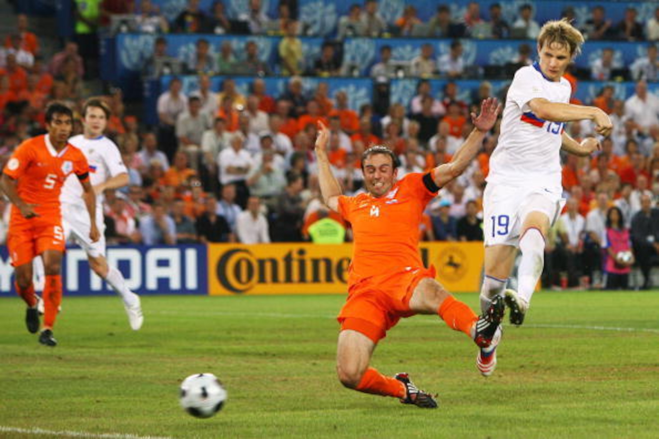 BASEL, SWITZERLAND - JUNE 21:  Roman Pavlyuchenko of Russia shoots and scores his teams first goal of the game during the UEFA EURO 2008 Quarter Final match between Netherlands and Russia at St. Jakob-Park on June 21, 2008 in Basel, Switzerland.  (Photo b