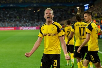Dortmund, Germany 27.09.2016, UEFA Champions League - 2016/17 Season, Group F - Matchday 2, BV Borussia Dortmund - Real Madrid,  Andre Schuerrle (BVB)  jubelt nach seinem treffer zum 2:2   (Photo by TF-Images/Getty Images)
