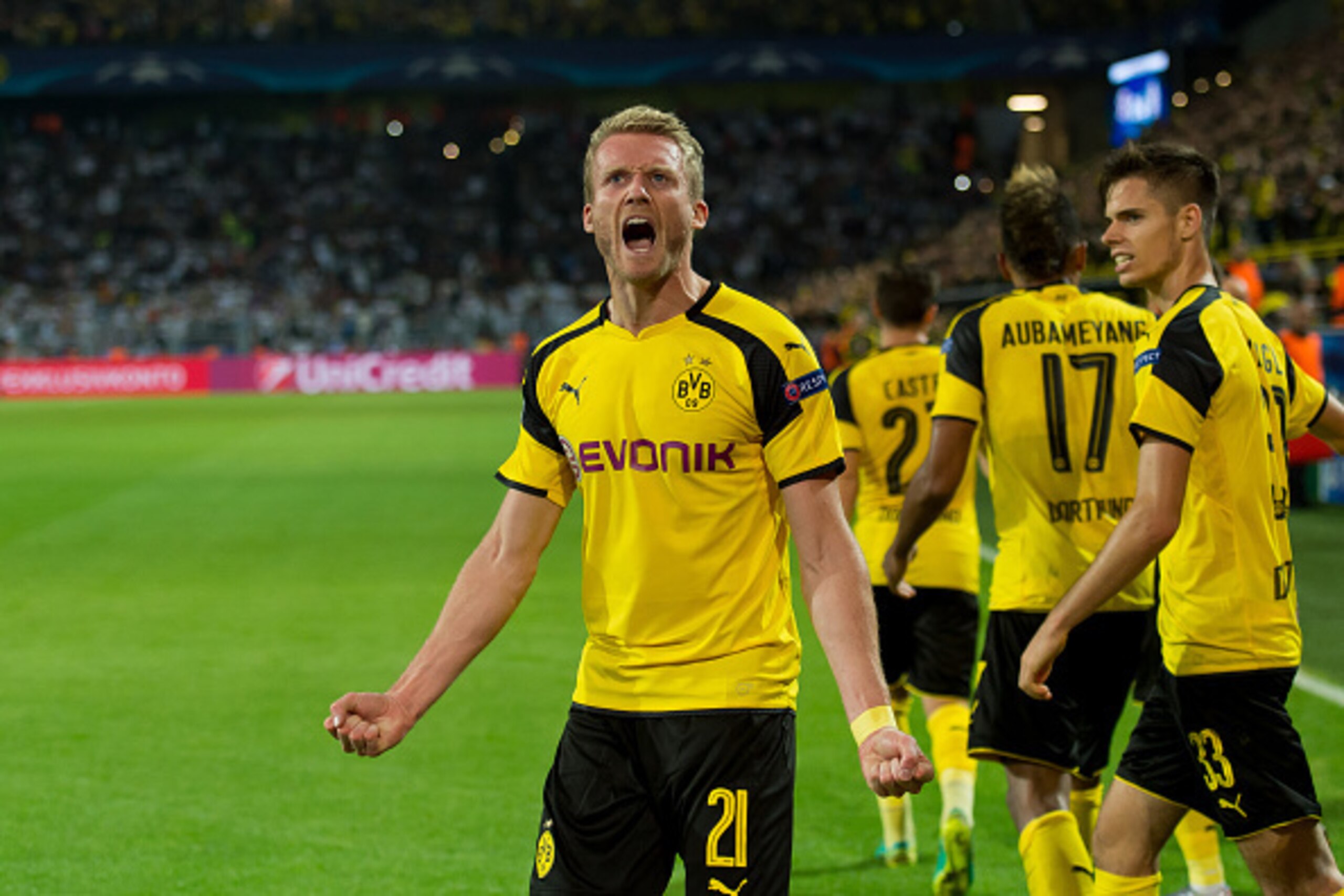Dortmund, Germany 27.09.2016, UEFA Champions League - 2016/17 Season, Group F - Matchday 2, BV Borussia Dortmund - Real Madrid,  Andre Schuerrle (BVB)  jubelt nach seinem treffer zum 2:2   (Photo by TF-Images/Getty Images)