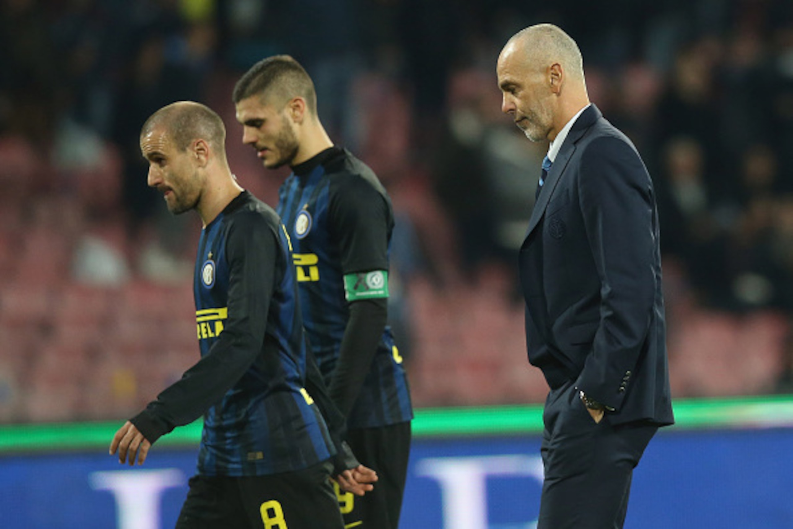 NAPLES, ITALY - DECEMBER 02:  Head coach of Inter Stefano Pioli shows his dejection during the Serie A match between SSC Napoli and FC Internazionale at Stadio San Paolo on December 2, 2016 in Naples, Italy.  (Photo by Maurizio Lagana/Getty Images)