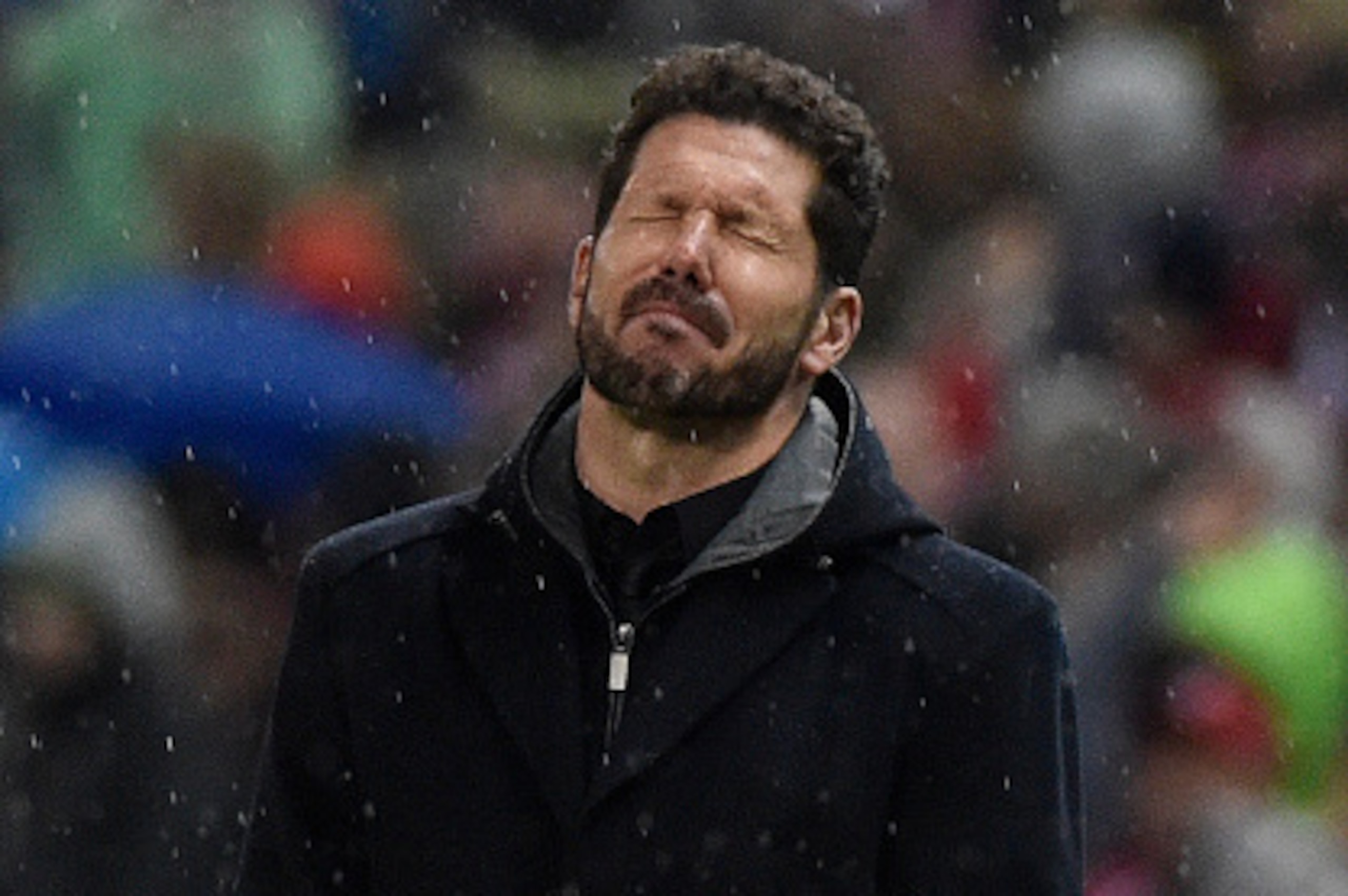 Atletico Madrid's Argentinian coach Diego Simeone reacts during the Spanish league football match Club Atletico de Madrid vs RCD Espanyol at the Vicente Calderon stadium in Madrid on December 3, 2016. / AFP / GERARD JULIEN        (Photo credit should read