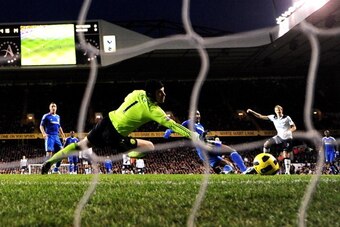 LONDON, ENGLAND - DECEMBER 12: Roman Pavlyuchenko of Spurs scores the opening goal past Petr Cech of Chelsea during the Barclays Premier League match between Tottenham Hotspur and Chelsea at White Hart Lane on December 12, 2010 in London, England. (Photo 