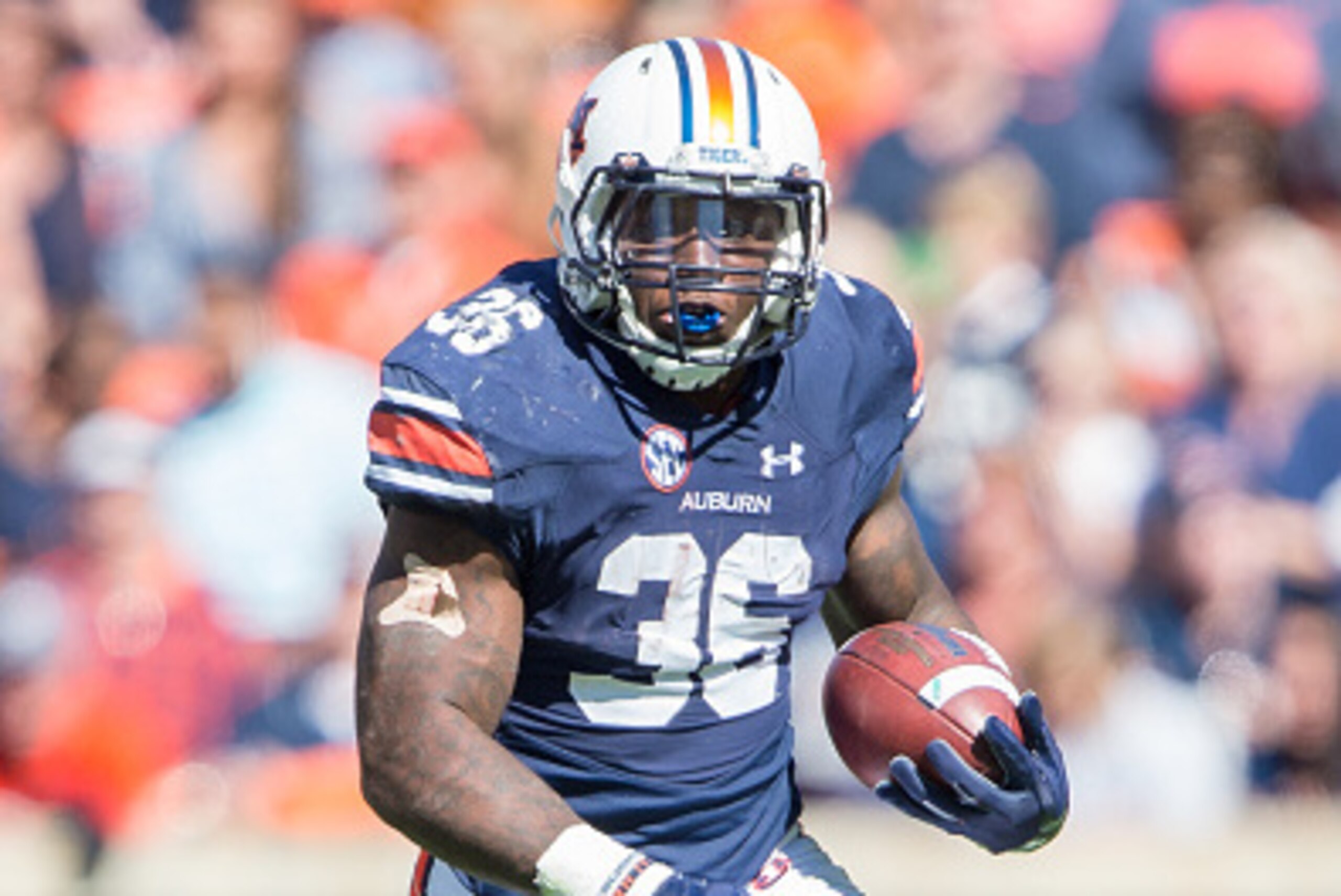 AUBURN, AL - NOVEMBER 5: Running back Kamryn Pettway #36 of the Auburn Tigers runs the ball down the field during their game against the Vanderbilt Commodores at Jordan-Hare Stadium on November 5, 2016 in Auburn, Alabama. The Auburn Tigers defeated the Va