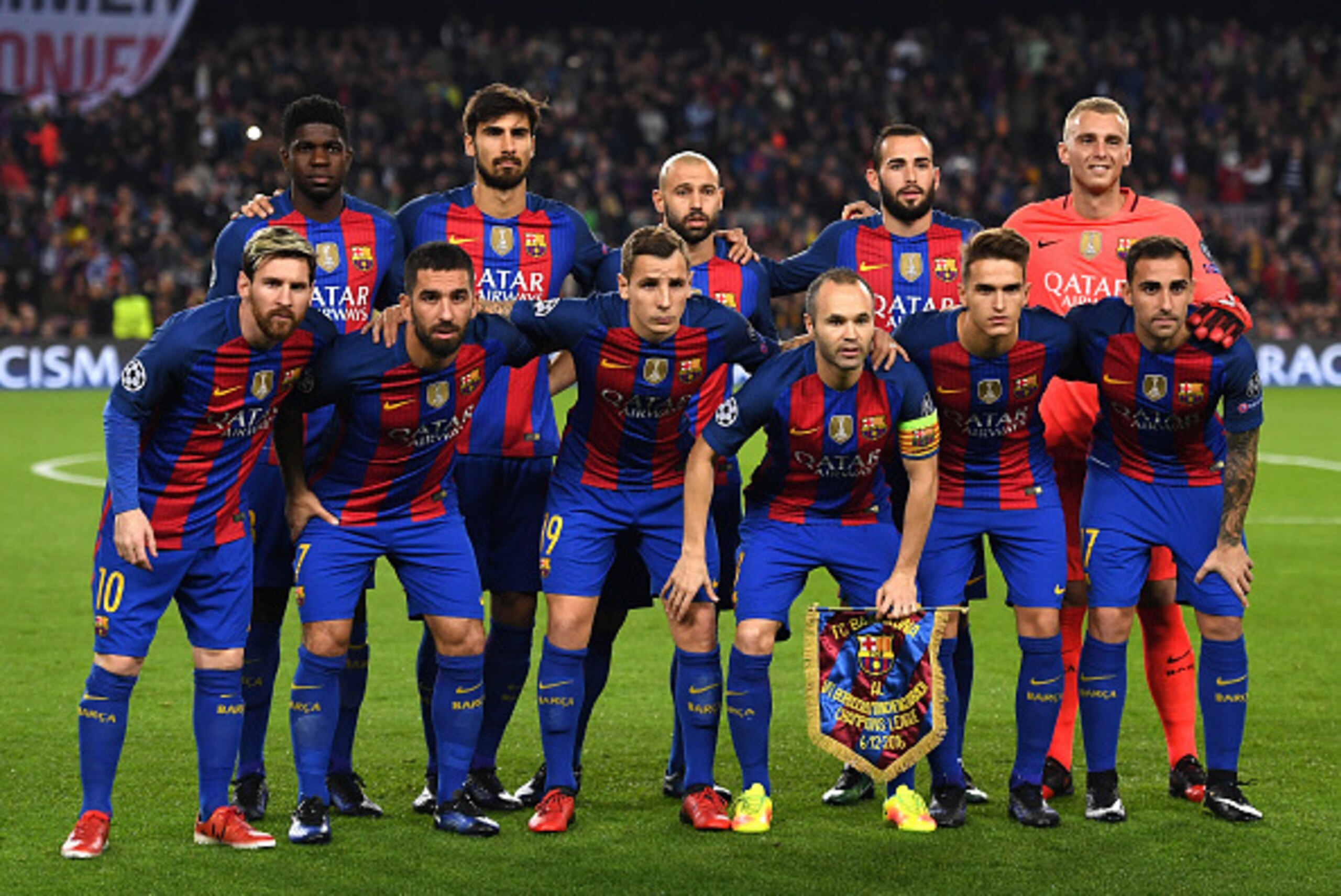 BARCELONA, SPAIN - DECEMBER 06:  Barcelona line up prior to the UEFA Champions League Group C match between FC Barcelona and VfL Borussia Moenchengladbach at Camp Nou on December 6, 2016 in Barcelona, .  (Photo by David Ramos/Getty Images)