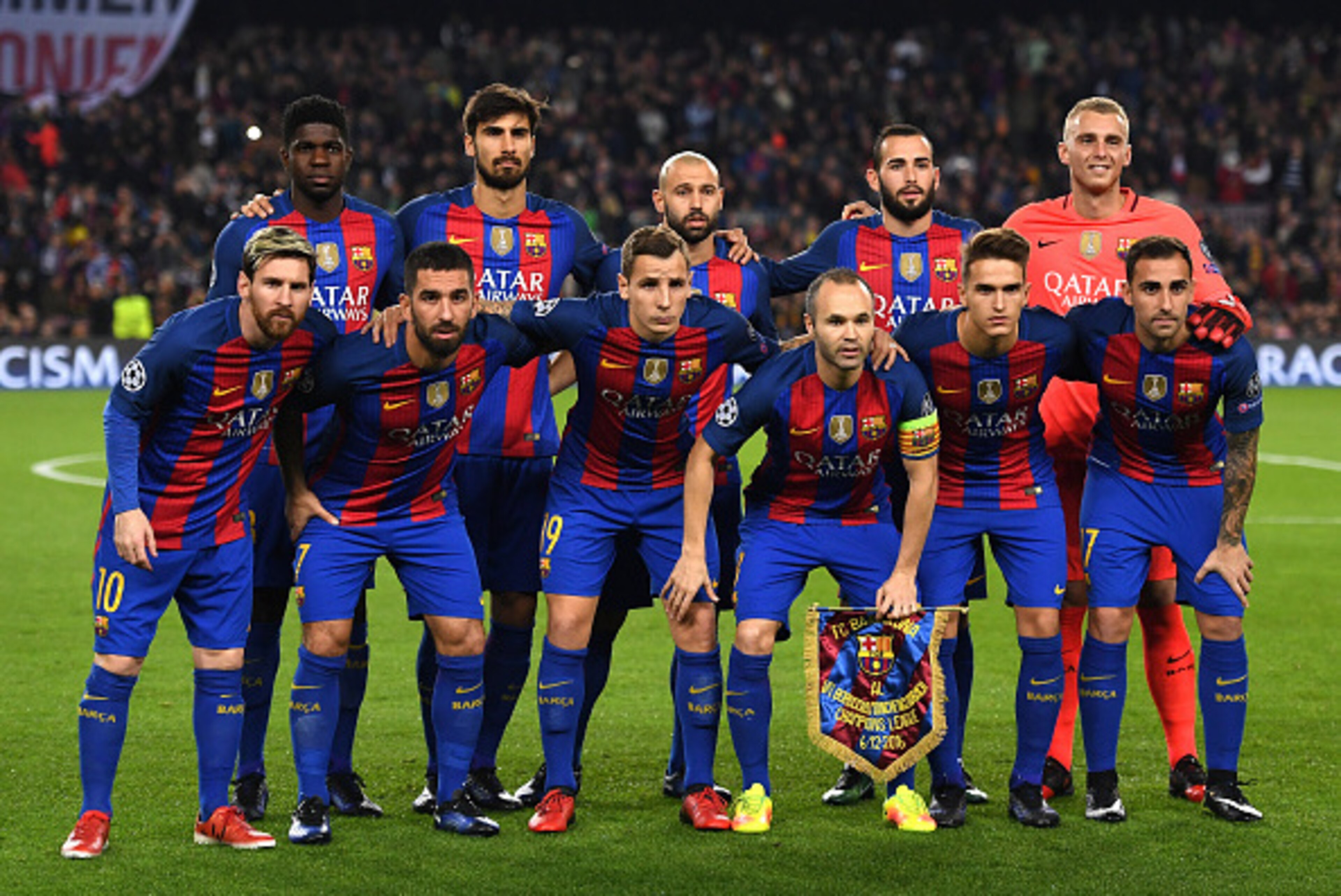 BARCELONA, SPAIN - DECEMBER 06:  Barcelona line up prior to the UEFA Champions League Group C match between FC Barcelona and VfL Borussia Moenchengladbach at Camp Nou on December 6, 2016 in Barcelona, .  (Photo by David Ramos/Getty Images)