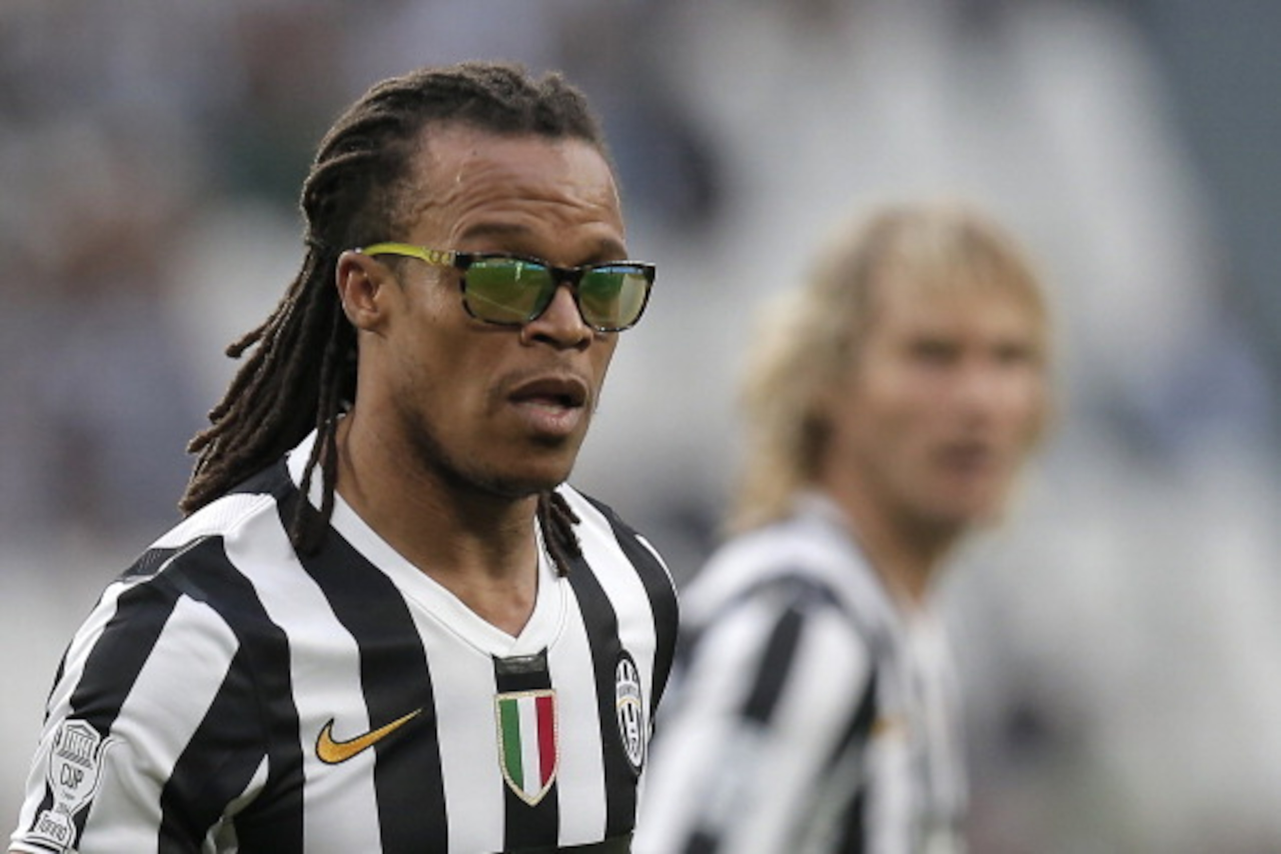 Juventus' midfielder Edgar Davids, wearing sunglasses, takes part in the Unesco Cup football match Juventus Legends vs Real Madrid Leyendas on June 2, 2014 at the Juventus Stadium in Turin. AFP PHOTO / MARCO BERTORELLO        (Photo credit should read MAR