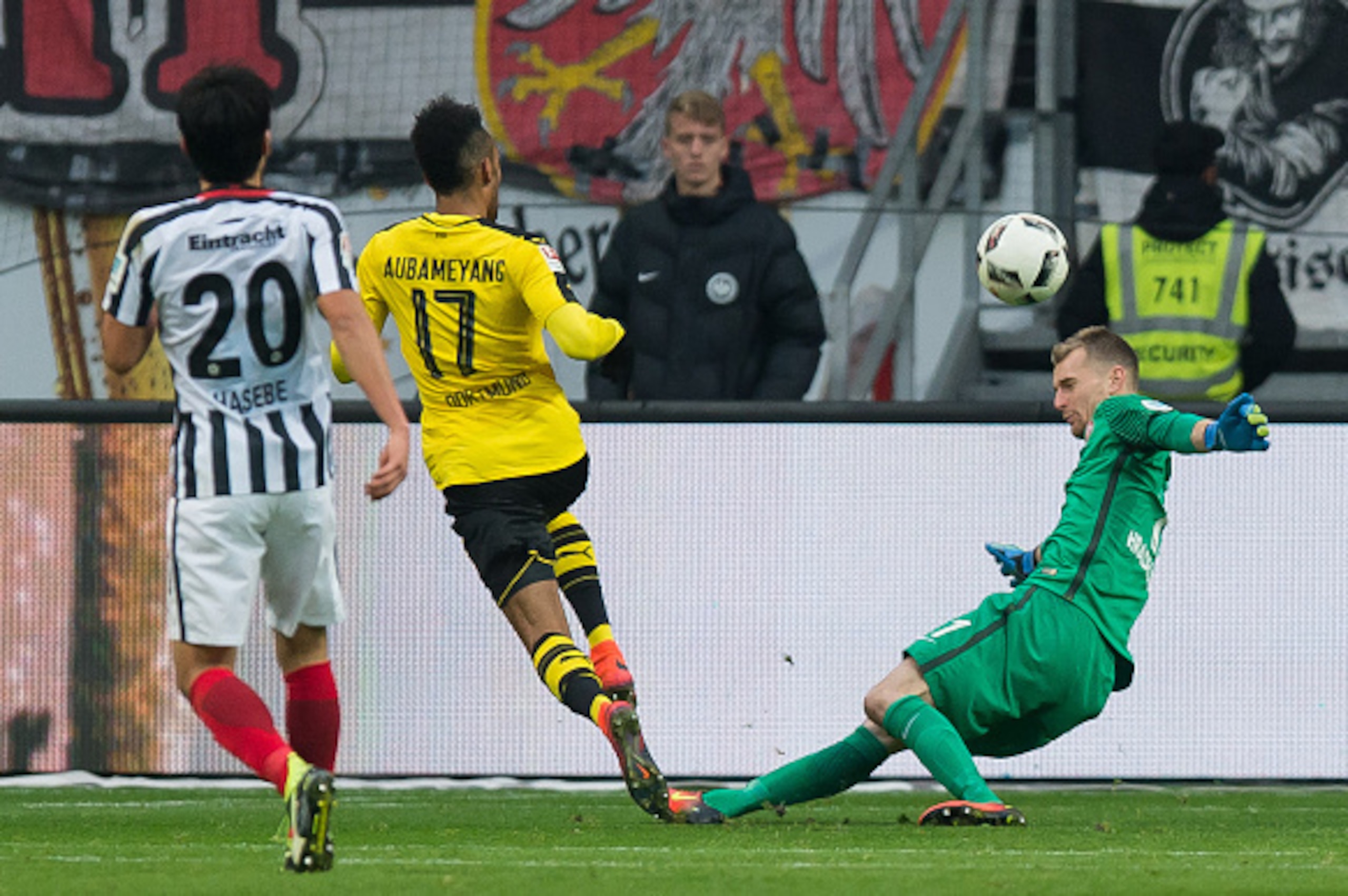 FRANKFURT, GERMANY - NOVEMBER 26: Pierre-Emerick Aubameyang of Borussia Dortmund and goalkeeper Lukas Hradecky of Eintracht Frankfurt battle for the ball during the Bundesliga match between Eintracht Frankfurt and Borussia Dortmund at Commerzbank Arena on