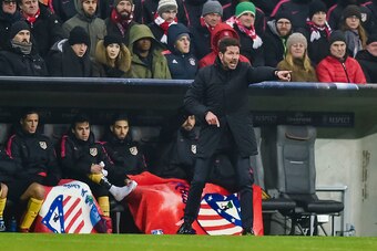 Atletico Madrid's head coach Diego Simeone reacts on the sideline during the UEFA Champions League group D football match between FC Bayern Munich and Atletico Madrid in Munich, southern Germany, on December 6, 2016.  / AFP / GUENTER SCHIFFMANN        (Ph