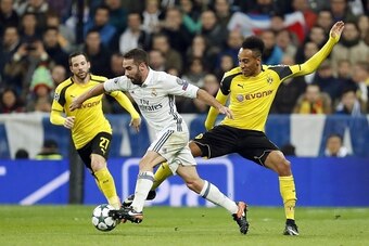 (L-R) Gonzalo Castro of Borussia Dortmund, Daniel Carvajal of Real Madrid, Pierre-Emerick Aubameyang of Borussia Dortmundduring the UEFA Champions League group F match between  Real Madrid and Borussia Dortmund on December 07, 2016 at the Santiago Bernabe