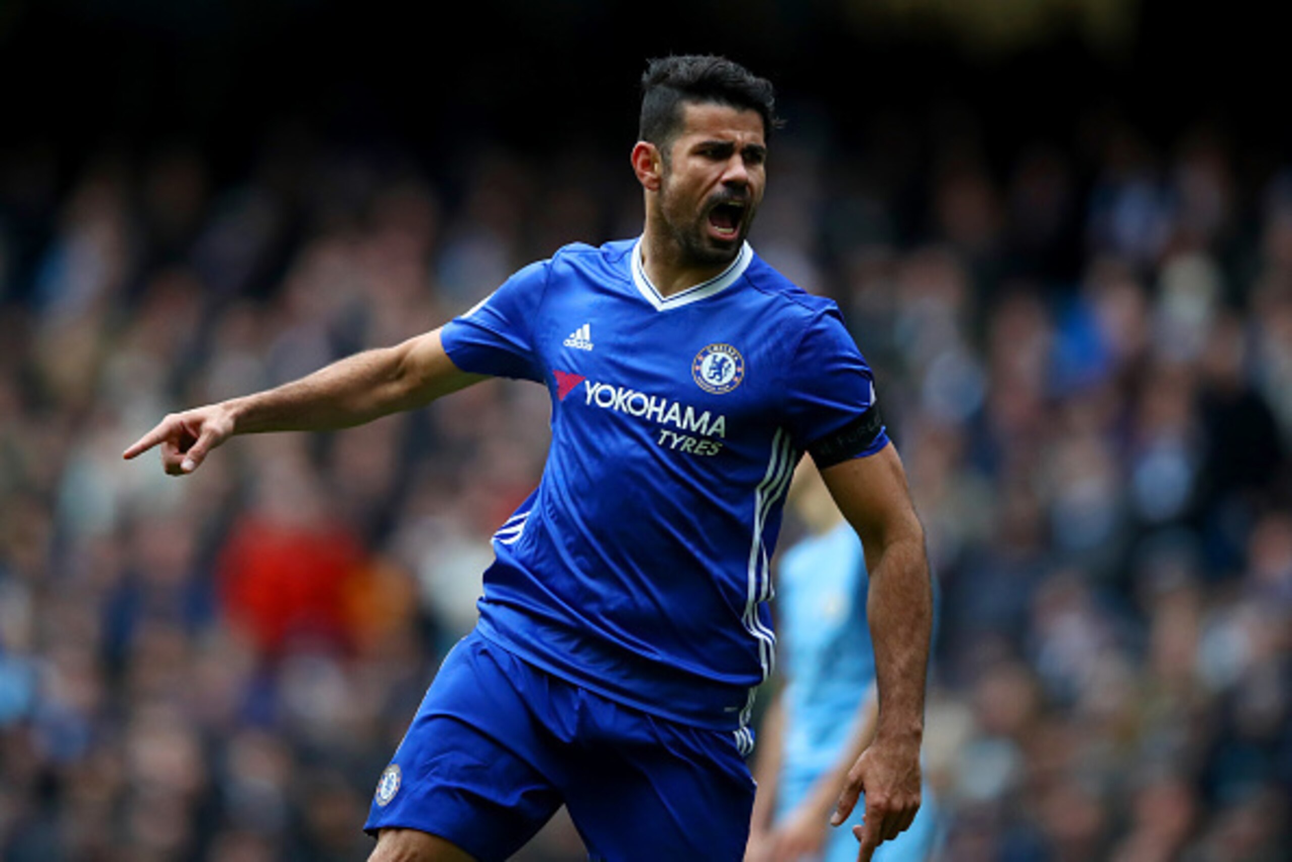 MANCHESTER, ENGLAND - DECEMBER 03:  Diego Costa of Chelsea celebrates scoring his team's first goal during the Premier League match between Manchester City and Chelsea at Etihad Stadium on December 3, 2016 in Manchester, England.  (Photo by Clive Brunskil