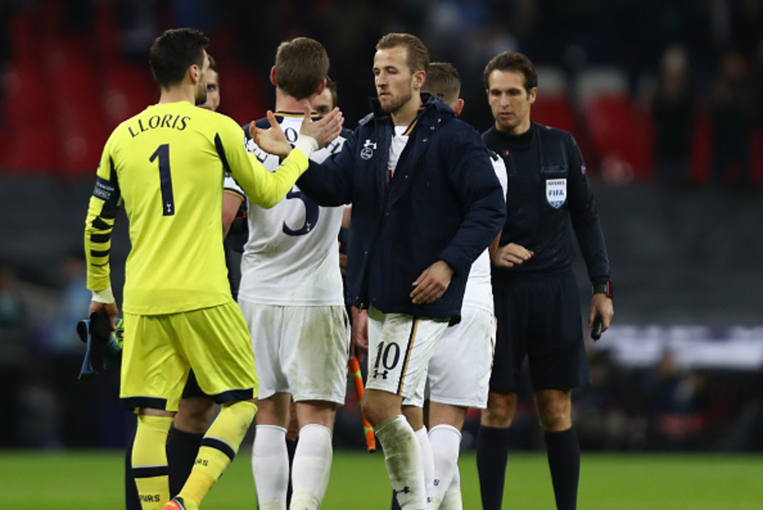 LONDON, ENGLAND - DECEMBER 07:  Hugo Lloris of Tottenham Hotspur (L) and Harry Kane of Tottenham Hotspur (R) shake hands after the final whistle during the UEFA Champions League Group E match between Tottenham Hotspur FC and PFC CSKA Moskva at Wembley Sta