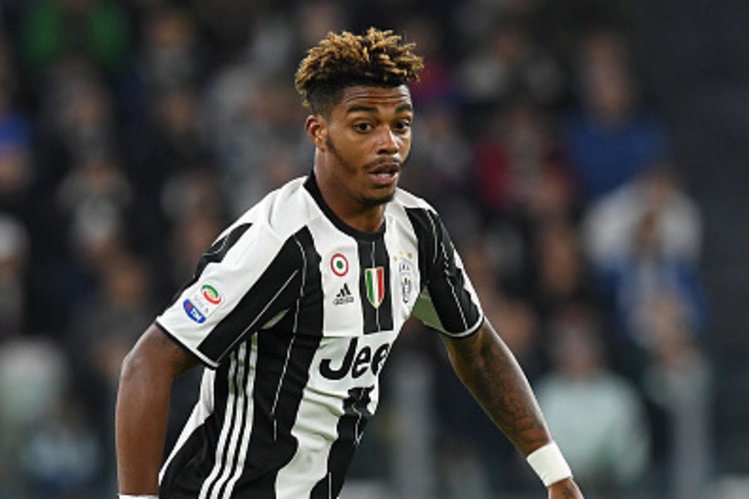 TURIN, ITALY - OCTOBER 15:  Mario Lemina of Juventus FC in action during the Serie A match between Juventus FC and Udinese Calcio at Juventus Stadium on October 15, 2016 in Turin, Italy.  (Photo by Valerio Pennicino/Getty Images)