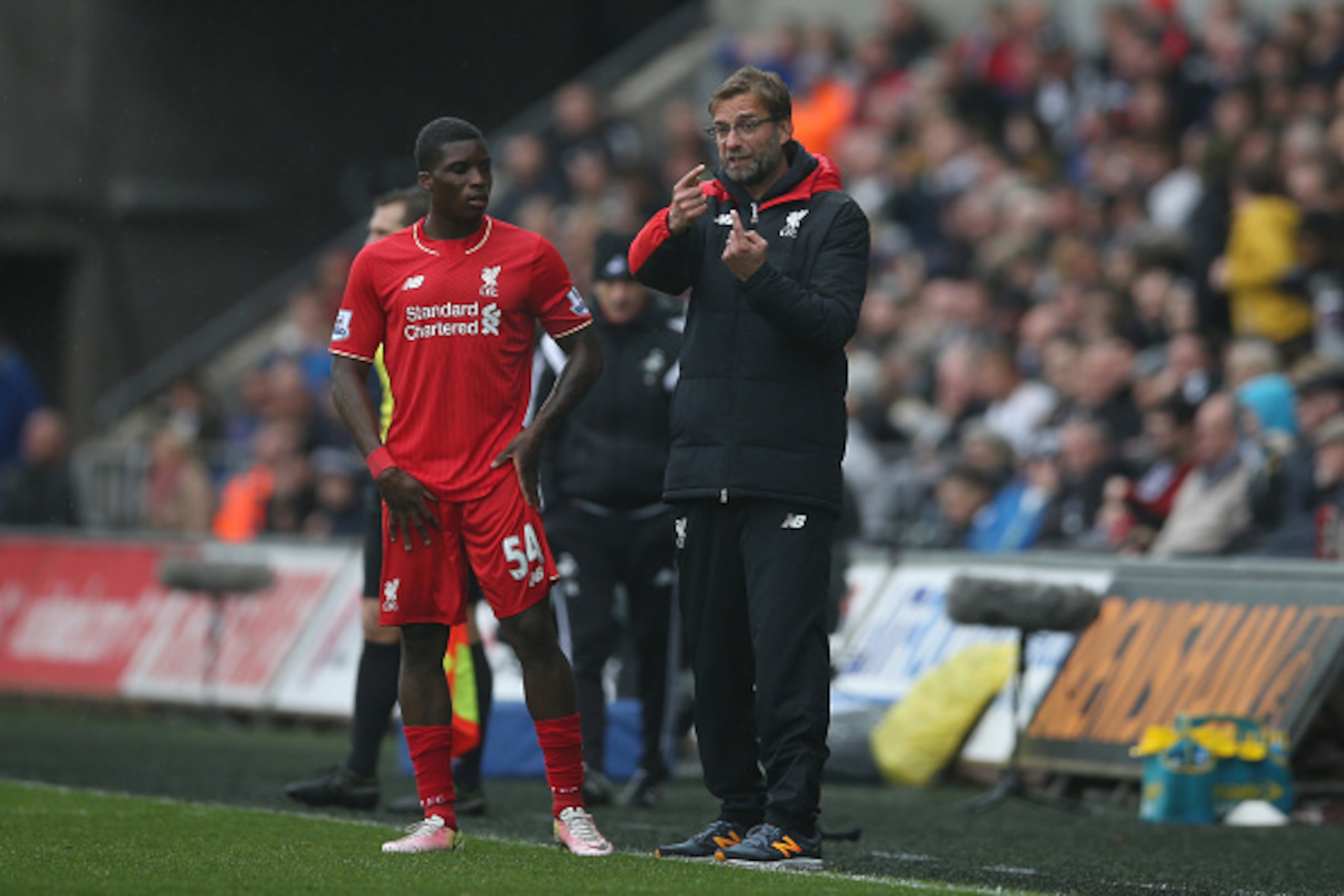 SWANSEA, WALES - MAY 01: Jurgen Klopp, manager of Liverpool talks with Sheyi Ojo of Liverpool during the Barclays Premier League match between Swansea City and Liverpool at The Liberty Stadium on May 1, 2016 in Swansea, Wales.  (Photo by Steve Bardens/Get