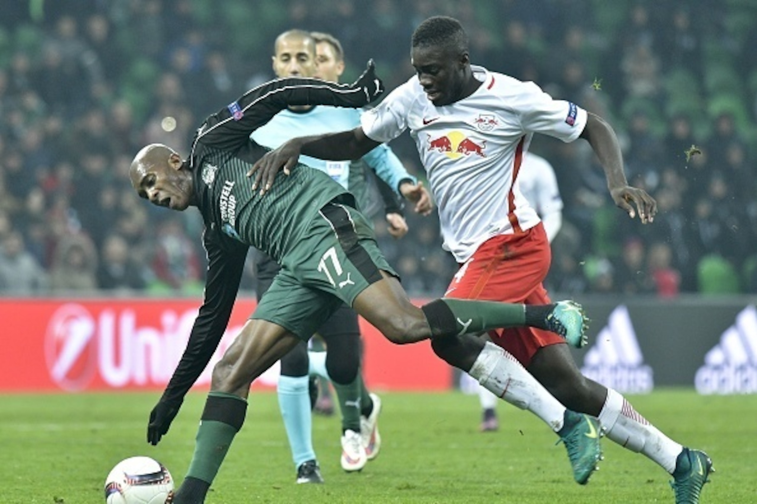 Charles Kabore (L) of FC Krasnodar and Dayot Upamecano (R) of FC Salzburg vie for the ball during the UEFA Europa League group I football match between FC Krasnodar and FC Salzburg in Krasnodar, Russia on November 24, 2016. / AFP / APA / HERBERT NEUBAUER 