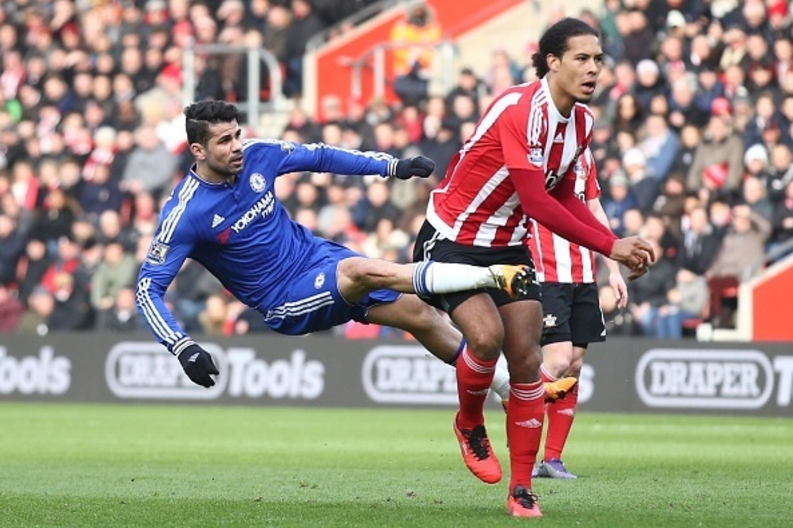 Chelsea's Brazilian-born Spanish striker Diego Costa (L) shoots but doesn't score as Southampton's Dutch defender Virgil van Dijk (R) defends during the English Premier League football match between Southampton and Chelsea at St Mary's Stadium in Southamp Chelsea's Brazilian-born Spanish striker Diego Costa (L) shoots but doesn't score as Southampton's Dutch defender Virgil van Dijk (R) defends during the English Premier League football match between Southampton and Chelsea at St Mary's Stadium in Southamp
