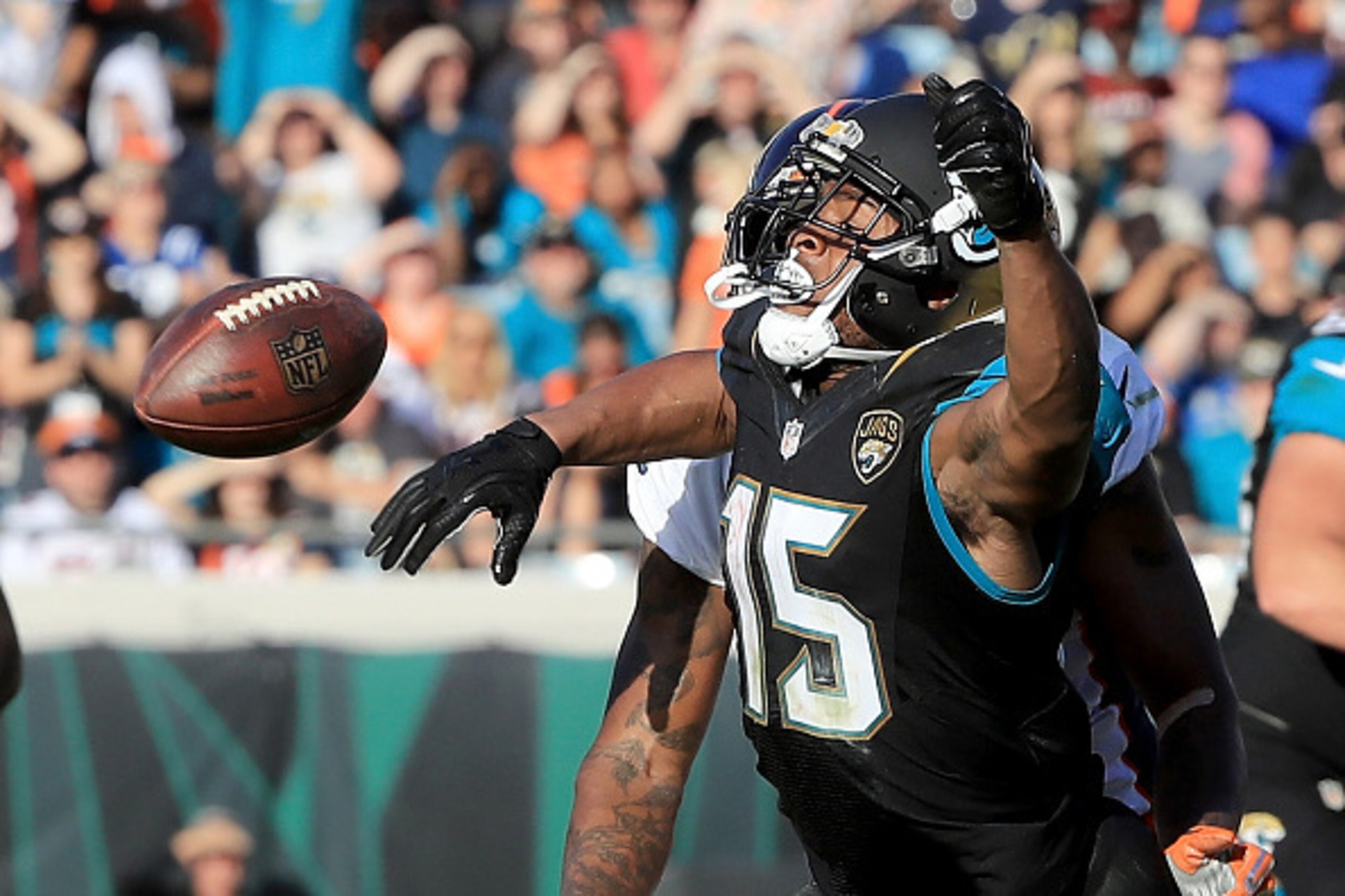 JACKSONVILLE, FL - DECEMBER 04: Allen Robinson #15 of the Jacksonville Jaguars attempts to catch a pass against the Denver Broncos at EverBank Field on December 4, 2016 in Jacksonville, Florida. (Photo by Sam Greenwood/Getty Images) JACKSONVILLE, FL - DECEMBER 04: Allen Robinson #15 of the Jacksonville Jaguars attempts to catch a pass against the Denver Broncos at EverBank Field on December 4, 2016 in Jacksonville, Florida. (Photo by Sam Greenwood/Getty Images)