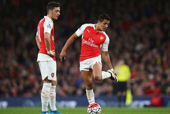 LONDON, ENGLAND - APRIL 21:  Mesut Ozil and Alexis Sanchez of Arsenal prepare to kick off during the Barclays Premier League match between Arsenal and West Bromwich Albion at the Emirates Stadium on April 21, 2016 in London, England.  (Photo by Paul Gilha