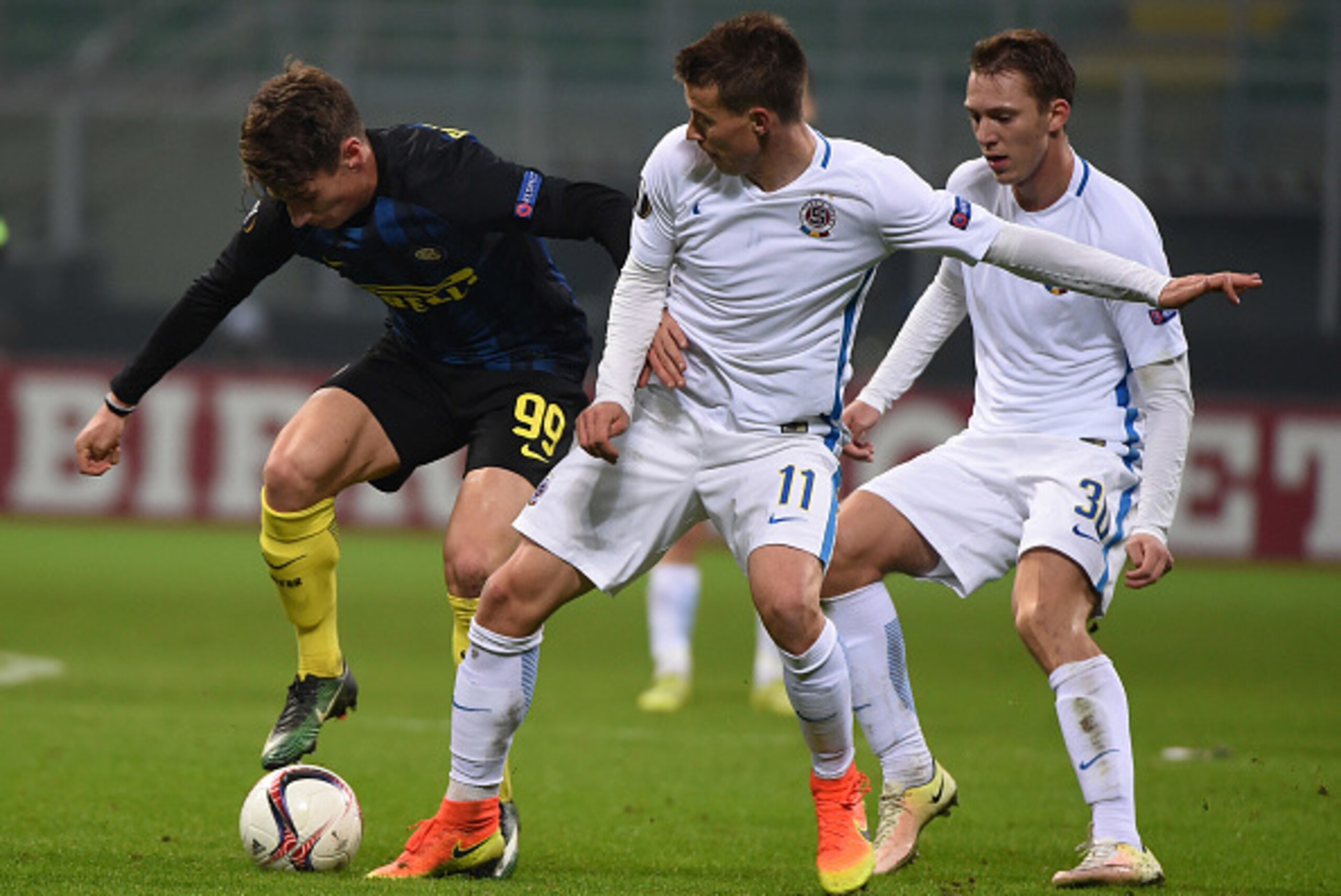 MILAN, ITALY - DECEMBER 08:  (L-R) Andrea Pinamonti of FC Internazionale competes for the ball with Lukas Marecek of AC Sparta Praha during the UEFA Europa League match between FC Internazionale Milano and AC Sparta Praha at Stadio Giuseppe Meazza on Dece