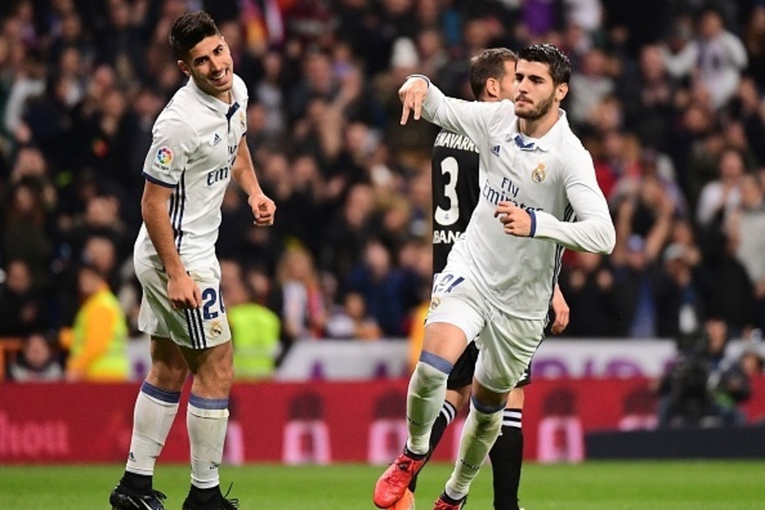 Real Madrid's forward Alvaro Morata (R) celebrates after scoring during the Spanish league football match Real Madrid CF vs RC Deportivo at the Santiago Bernabeu stadium in Madrid on December 10, 2016. / AFP / PIERRE-PHILIPPE MARCOU        (Photo credit s