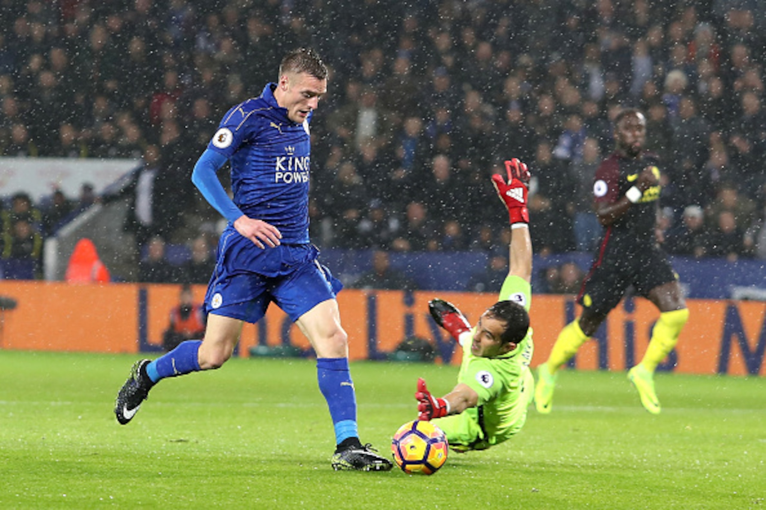 LEICESTER, ENGLAND - DECEMBER 10: Jamie Vardy of Leicester City (L) scores his sides third goal past Claudio Bravo of Manchester City (R) during the Premier League match between Leicester City and Manchester City at the King Power Stadium on December 10, LEICESTER, ENGLAND - DECEMBER 10: Jamie Vardy of Leicester City (L) scores his sides third goal past Claudio Bravo of Manchester City (R) during the Premier League match between Leicester City and Manchester City at the King Power Stadium on December 10,
