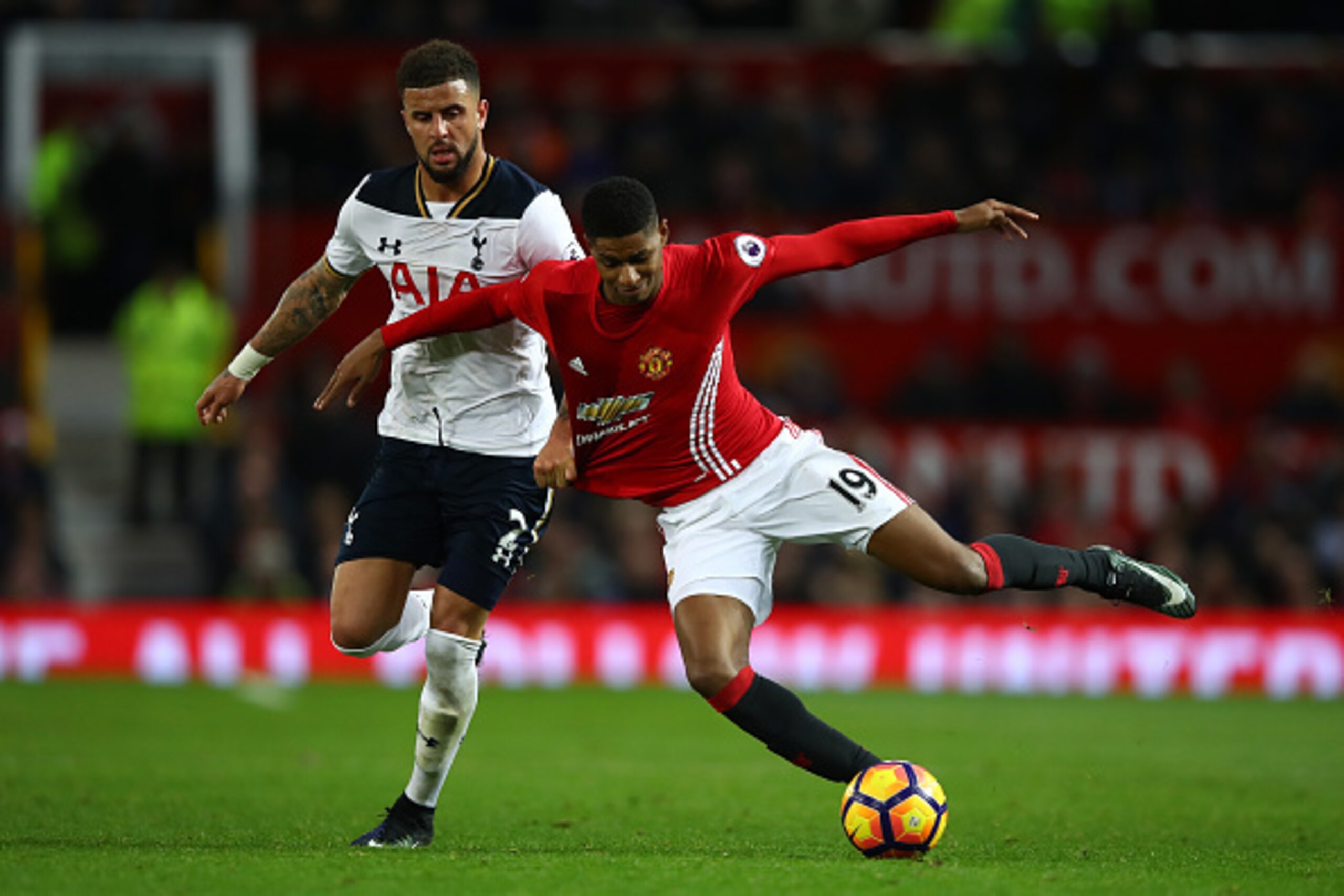 MANCHESTER, ENGLAND - DECEMBER 11:  Kyle Walker of Tottenham Hotspur fouls the shirt of Marcus Rashford of Manchester United resulting in an yellow card during the Premier League match between Manchester United and Tottenham Hotspur at Old Trafford on Dec