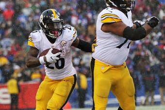 ORCHARD PARK, NY - DECEMBER 11:  Le'Veon Bell #26 of the Pittsburgh Steelers runs against the Buffalo Bills during the second half at New Era Field on December 11, 2016 in Orchard Park, New York.  (Photo by Michael Adamucci/Getty Images)