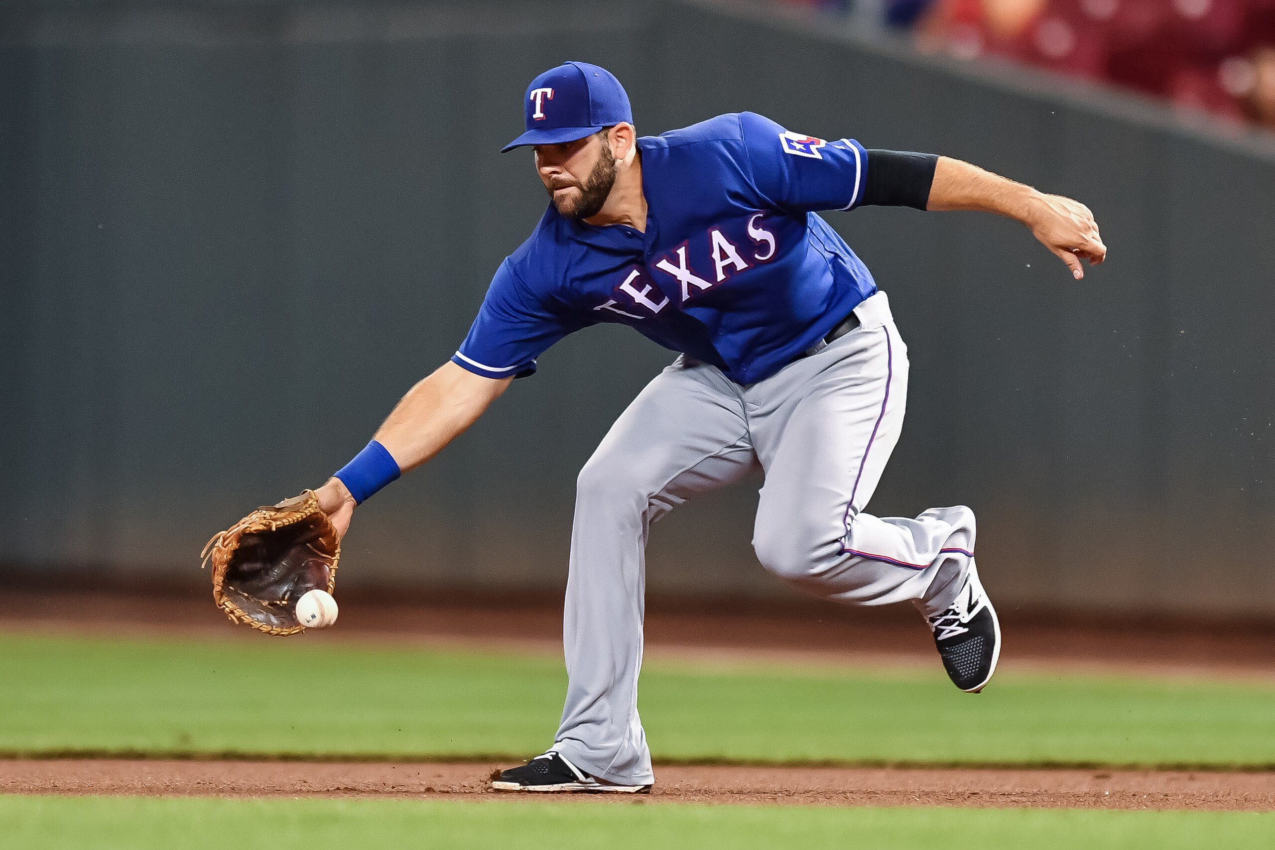 CINCINNATI, OH - AUGUST 23:  Mitch Moreland #18 of the Texas Rangers fields a ground ball against the Cincinnati Reds at Great American Ball Park on August 23, 2016 in Cincinnati, Ohio.  (Photo by Jamie Sabau/Getty Images)