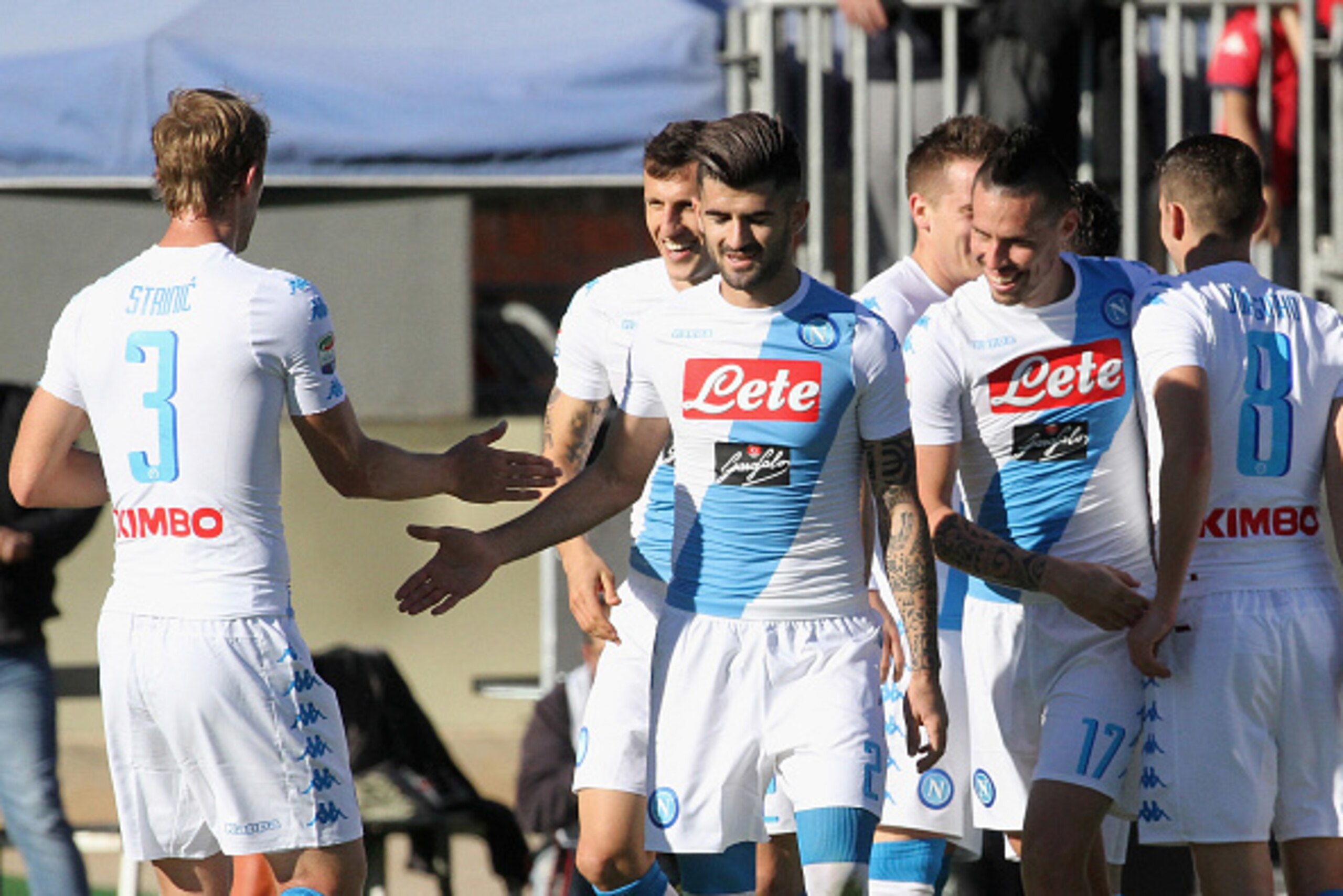 CAGLIARI, ITALY - DECEMBER 11:  Piotr Zielinski of Napoli celebrates this goal 0-3 with the team-mates during the Serie A match between Cagliari Calcio and SSC Napoli at Stadio Sant'Elia on December 11, 2016 in Cagliari, Italy.  (Photo by Enrico Locci/Get