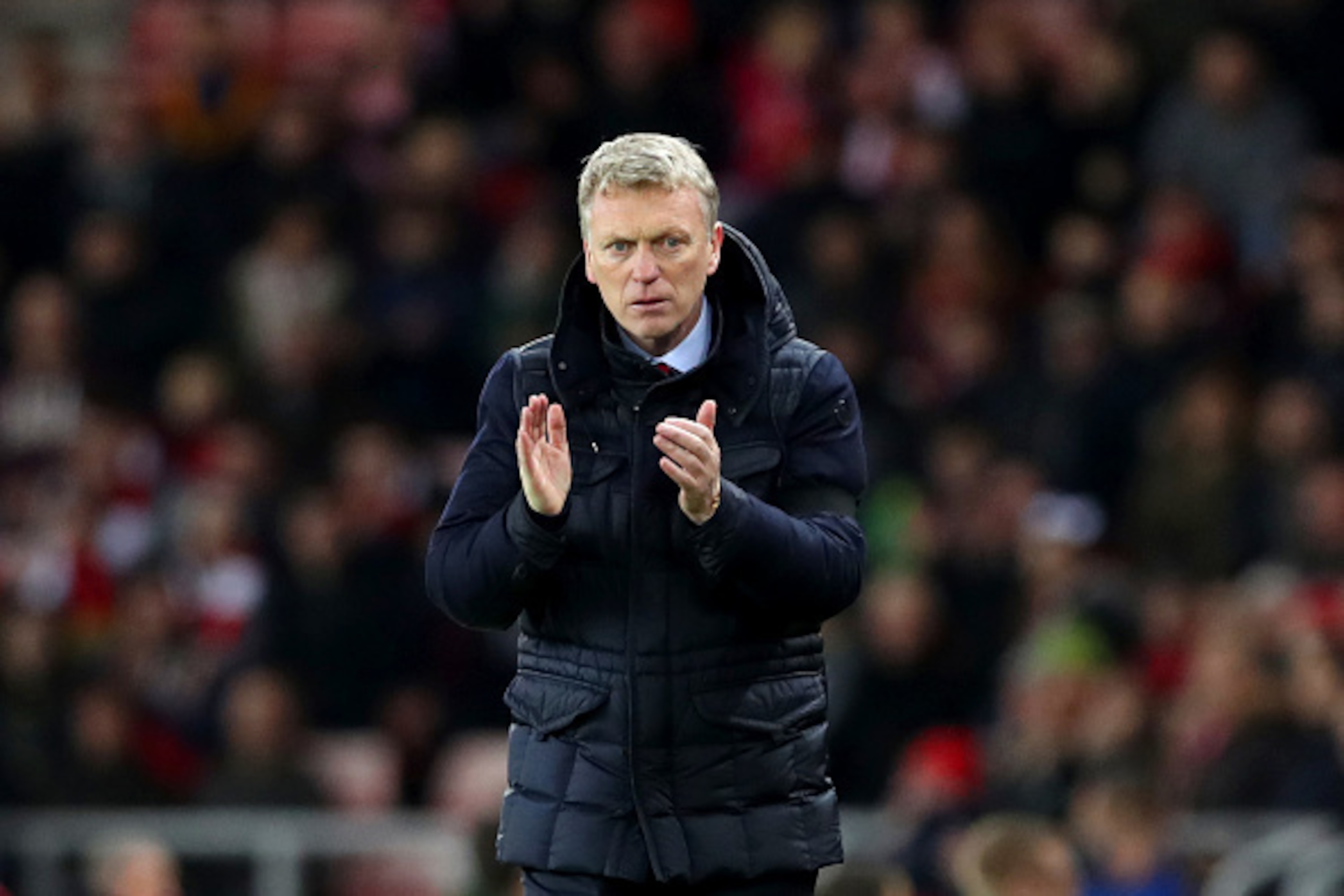 SUNDERLAND, ENGLAND - DECEMBER 03:  David Moyes manager of Sunderland applauds after the Premier League match between Sunderland and Leicester City at Stadium of Light on December 3, 2016 in Sunderland, England.  (Photo by Ian MacNicol/Getty Images)