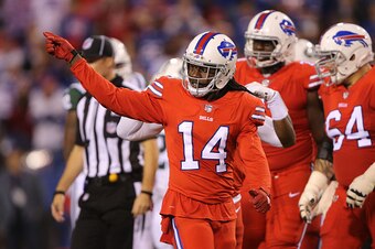 ORCHARD PARK, NY - SEPTEMBER 15: Wide Receiver Sammy Watkins #14 of the Buffalo Bills makes a catch for a First Down  against The New York Jets at Ralph Wilson Stadium on September 15, 2016 in Orchard Park, New York. (Photo by Al Pereira/Getty Images)