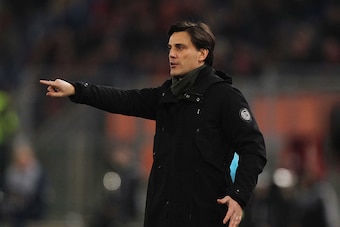 ROME, ITALY - DECEMBER 12: AC Milan head coach Vincenzo Montella gestures during the Serie A match between AS Roma and AC Milan at Stadio Olimpico on December 12, 2016 in Rome, Italy.  (Photo by Paolo Bruno/Getty Images )